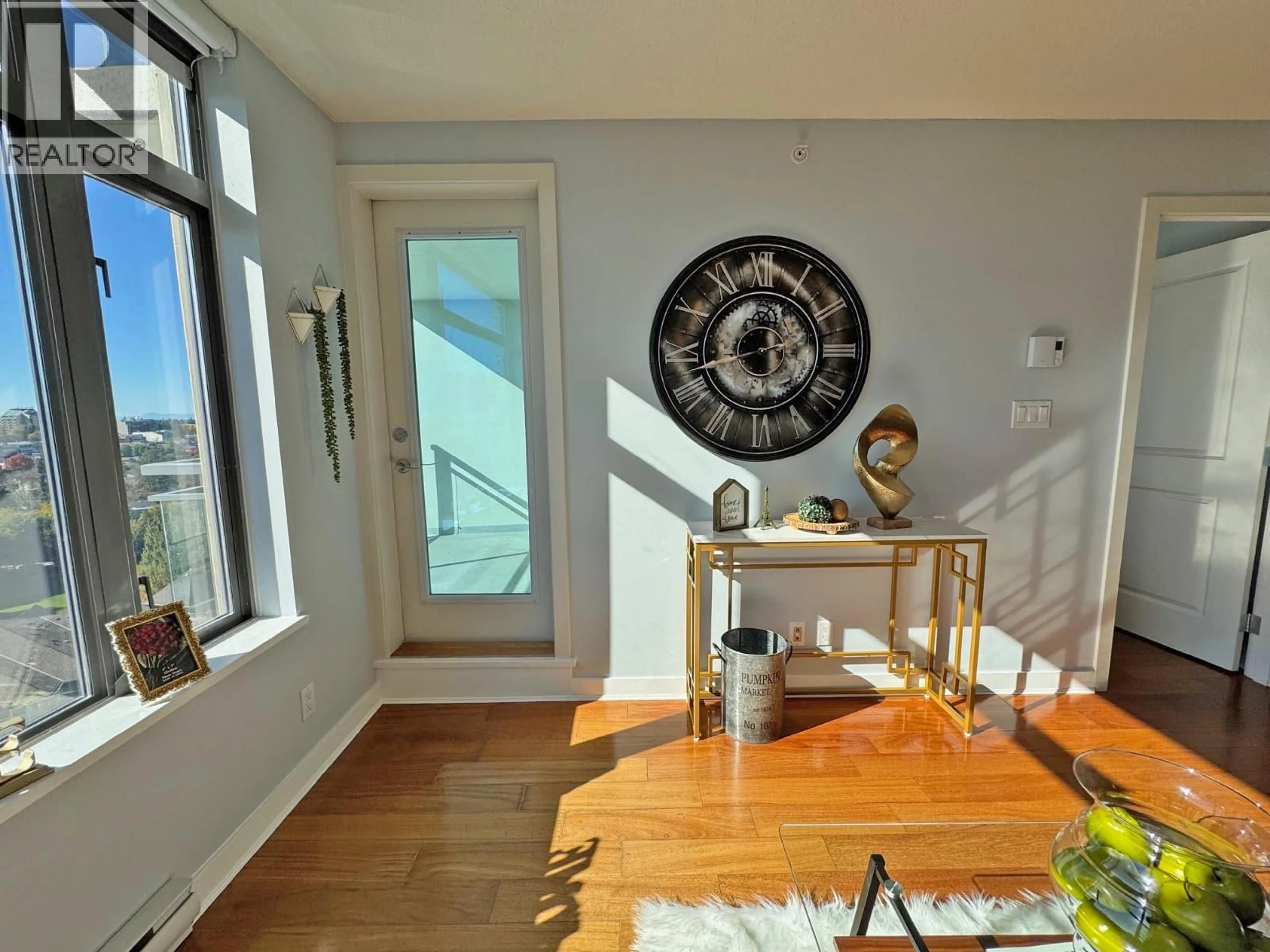 Indoor entryway for 1401 - 3660 VANNESS AVENUE, Vancouver British Columbia V5R6H8