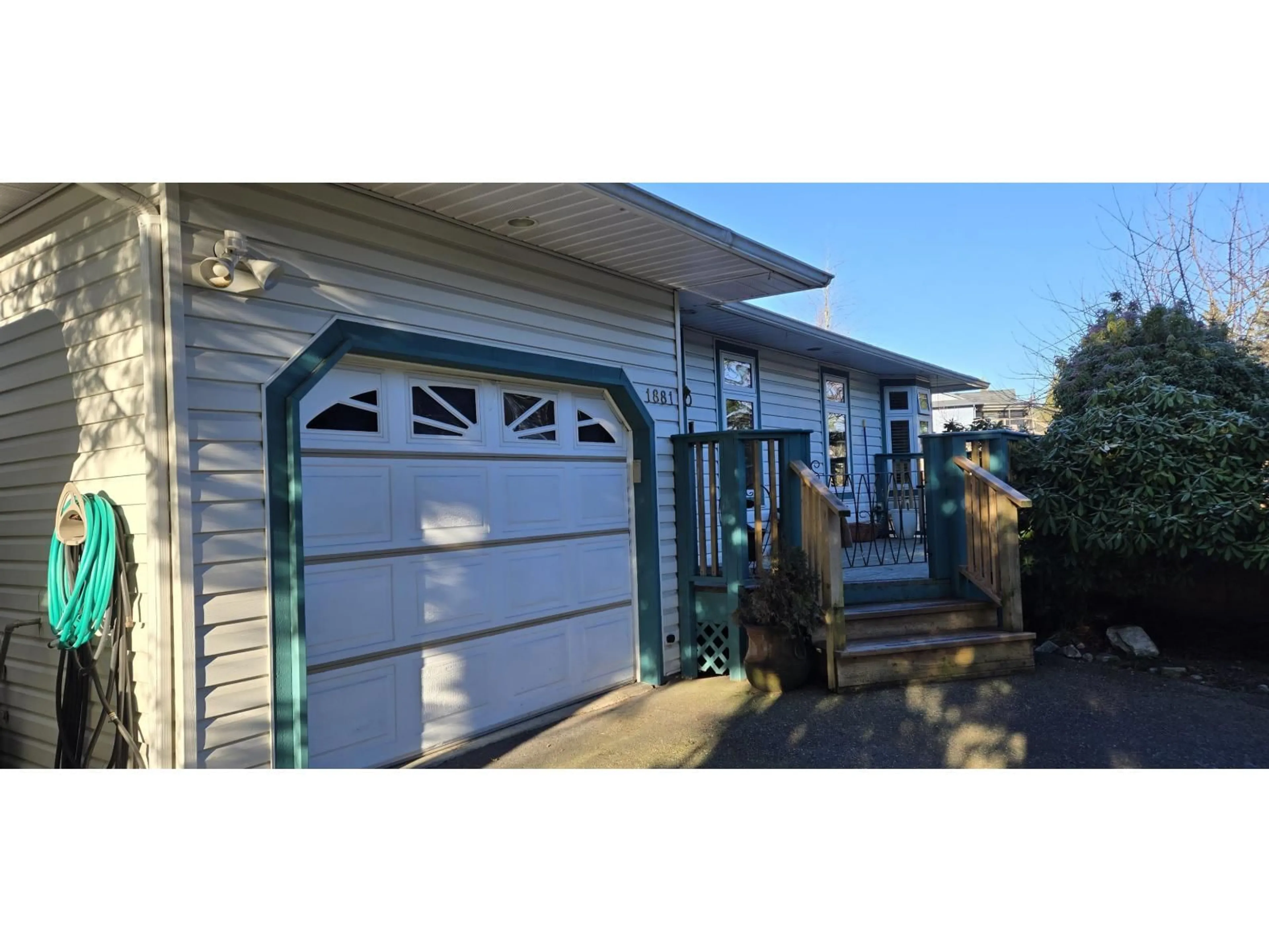 Home with vinyl exterior material, street for 1881 160 STREET, Surrey British Columbia V4A4X5