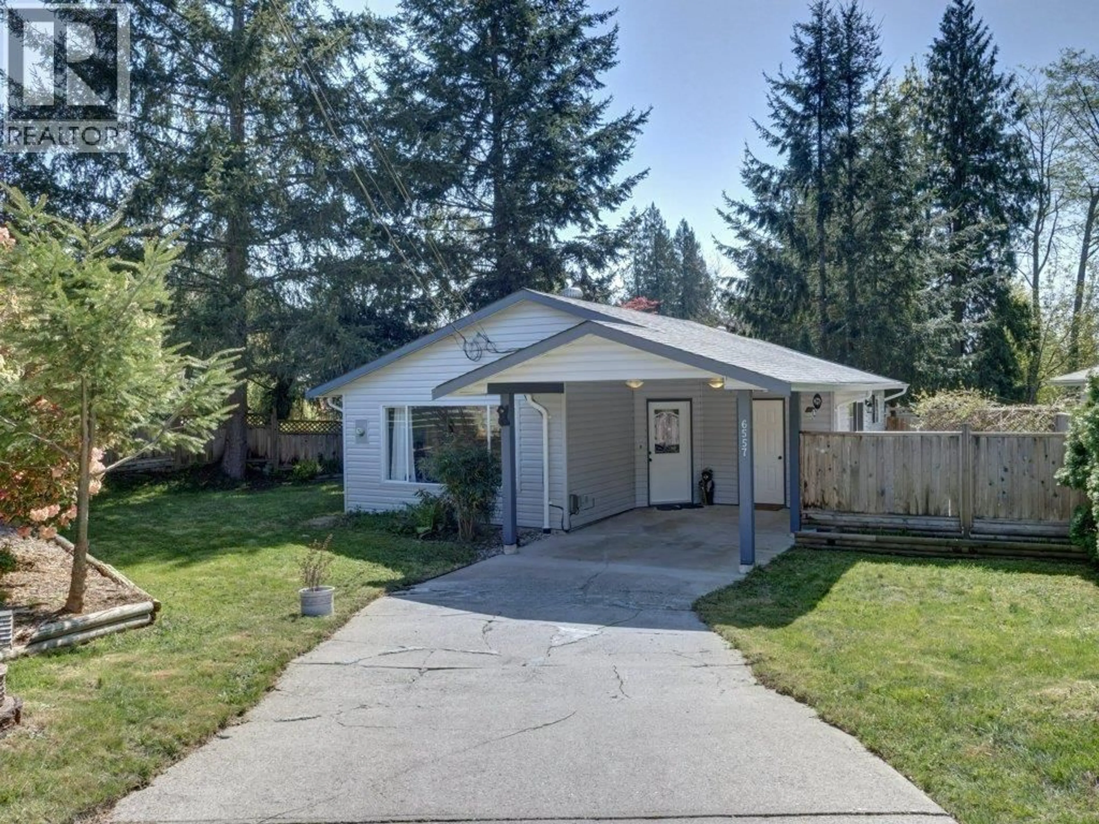 A pic from outside/outdoor area/front of a property/back of a property/a pic from drone, street for 6557 BJORN PLACE, Sechelt British Columbia V7Z0T4