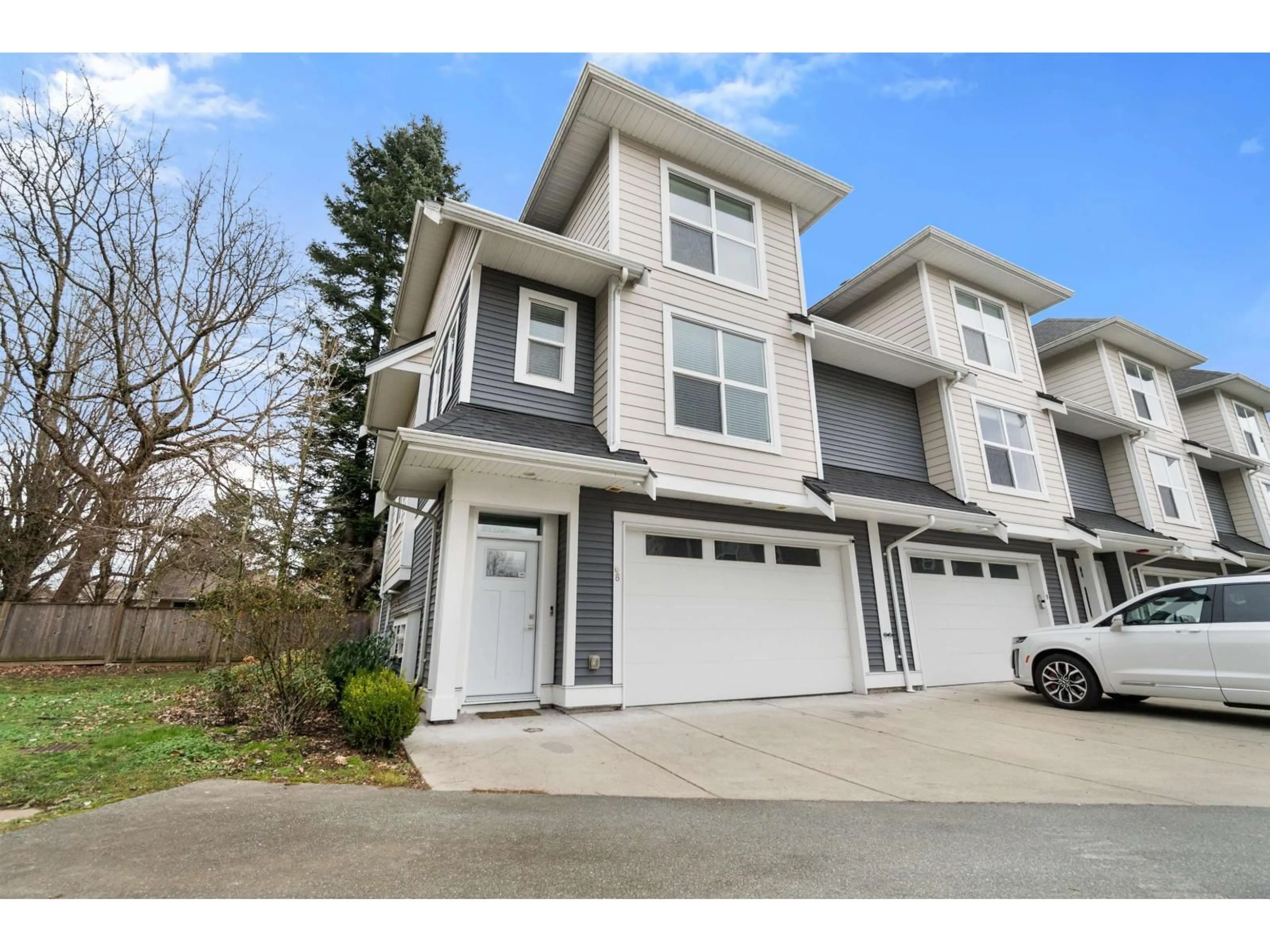 Home with vinyl exterior material, street for 8 - 45395 SPADINA AVENUE, Chilliwack British Columbia V2P1V3