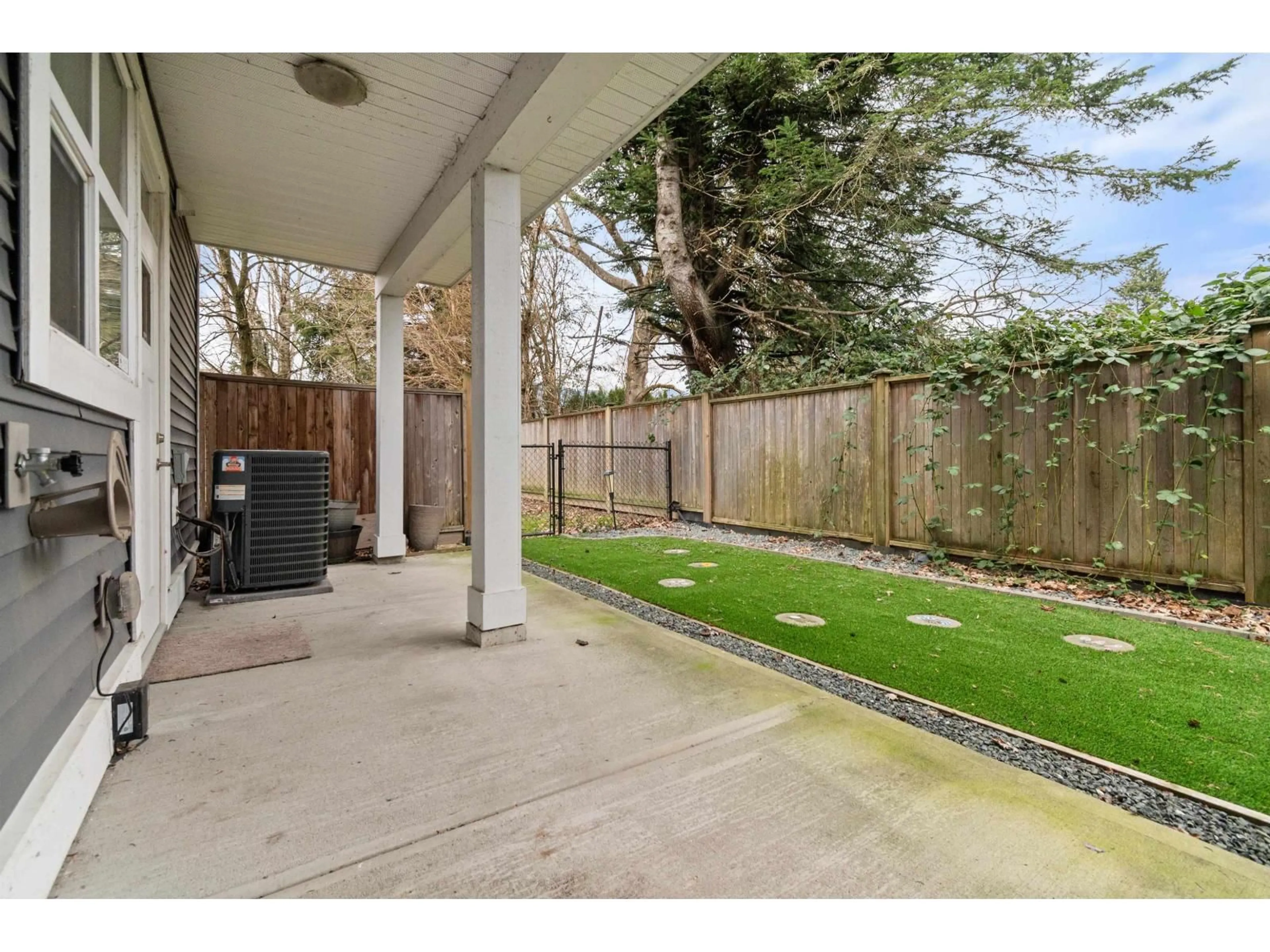 Patio, street for 8 - 45395 SPADINA AVENUE, Chilliwack British Columbia V2P1V3