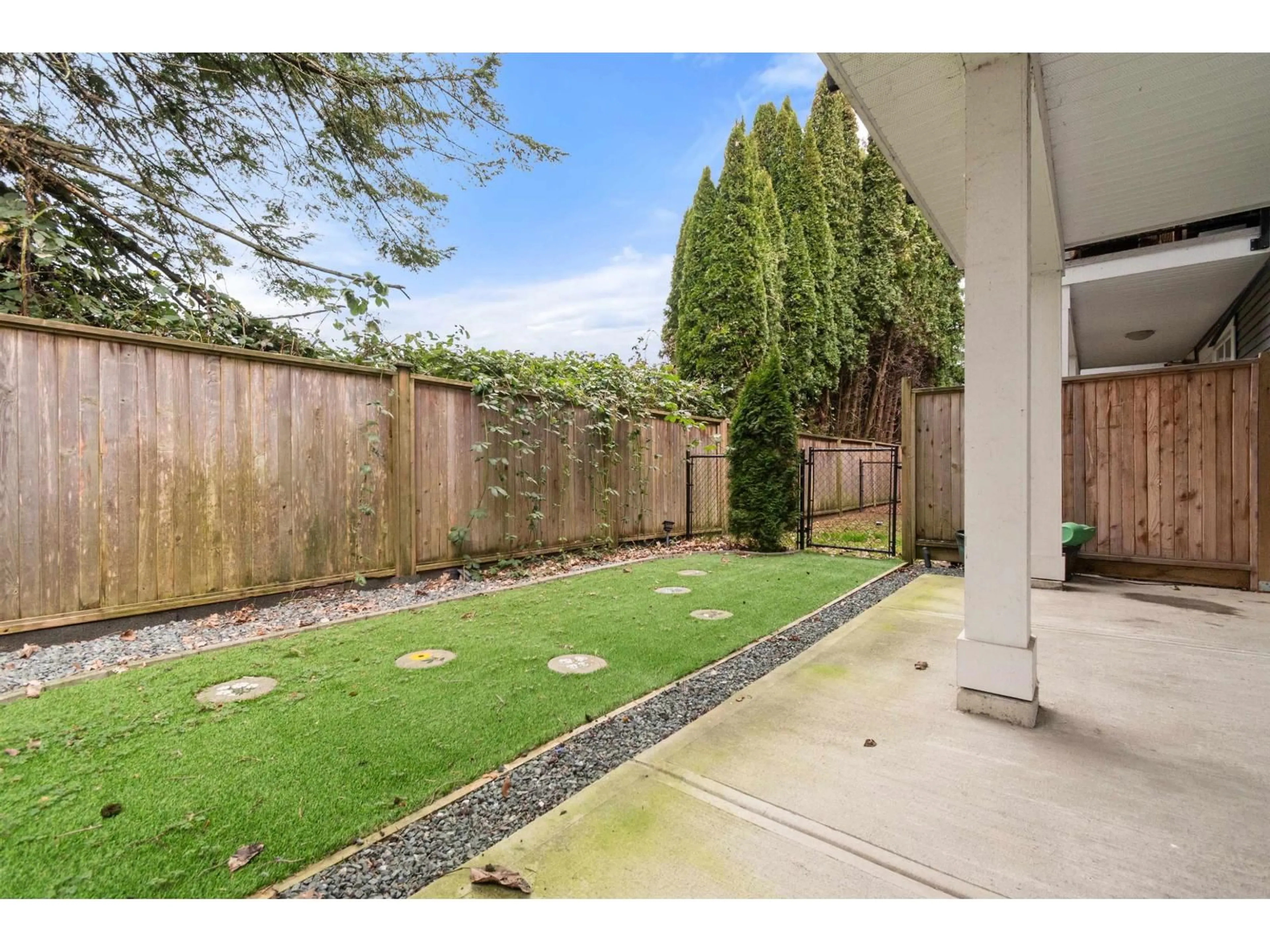 Patio, street for 8 - 45395 SPADINA AVENUE, Chilliwack British Columbia V2P1V3