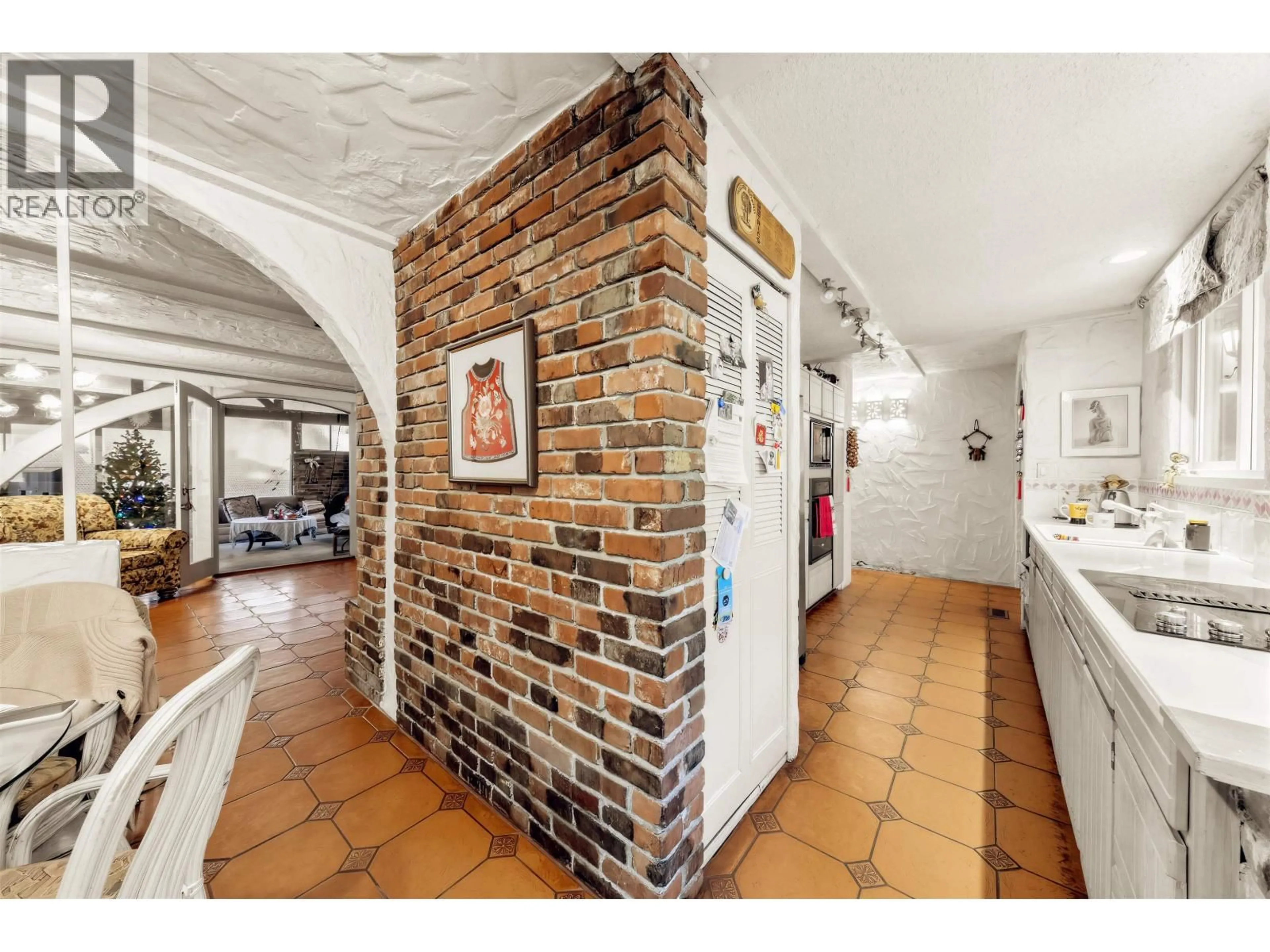 Unknown for 1670 AYLESLYNN DRIVE, North Vancouver British Columbia V7J2T3