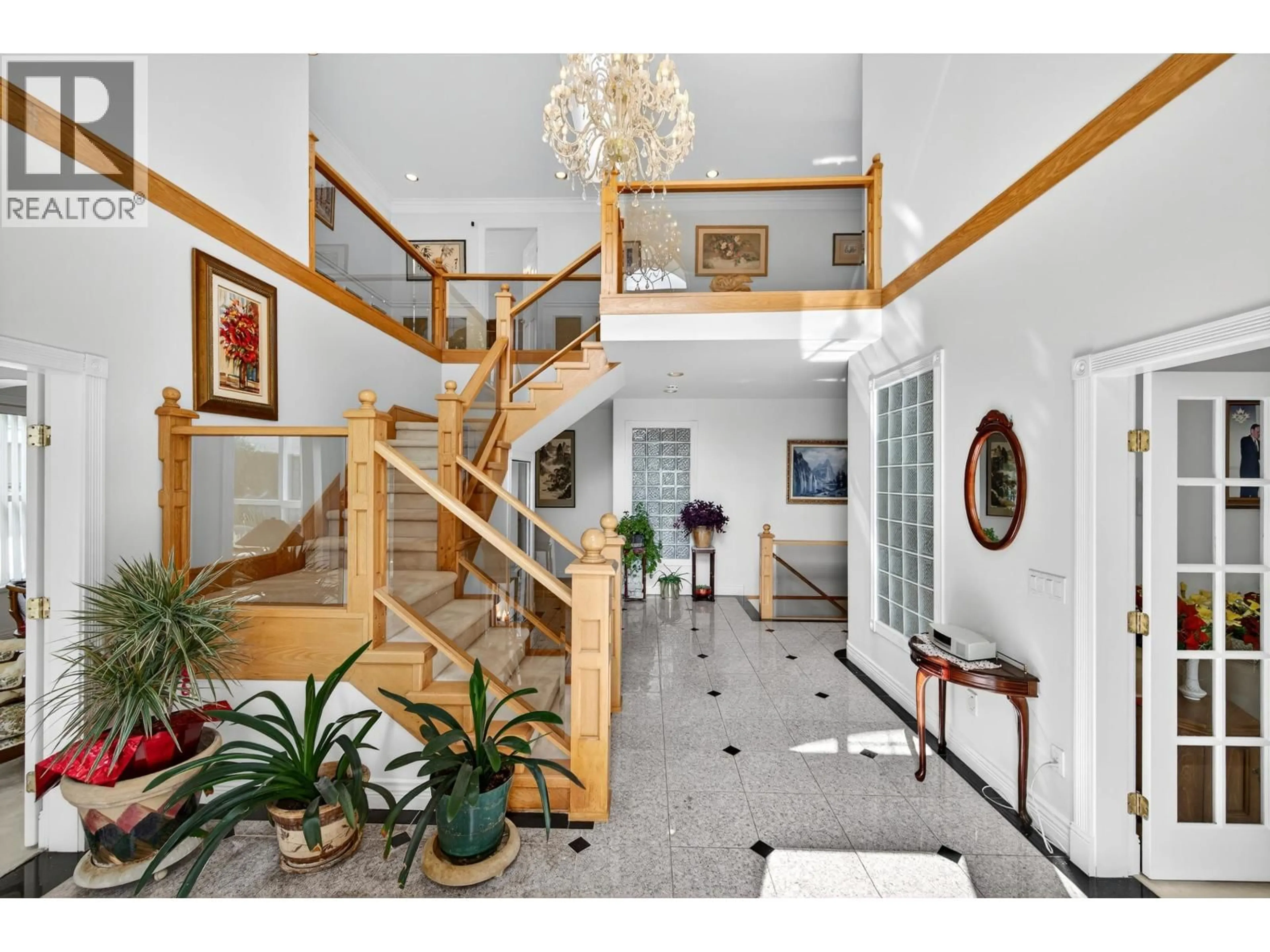 Indoor foyer for 6297 BRANTFORD AVENUE, Burnaby British Columbia V5E2R8