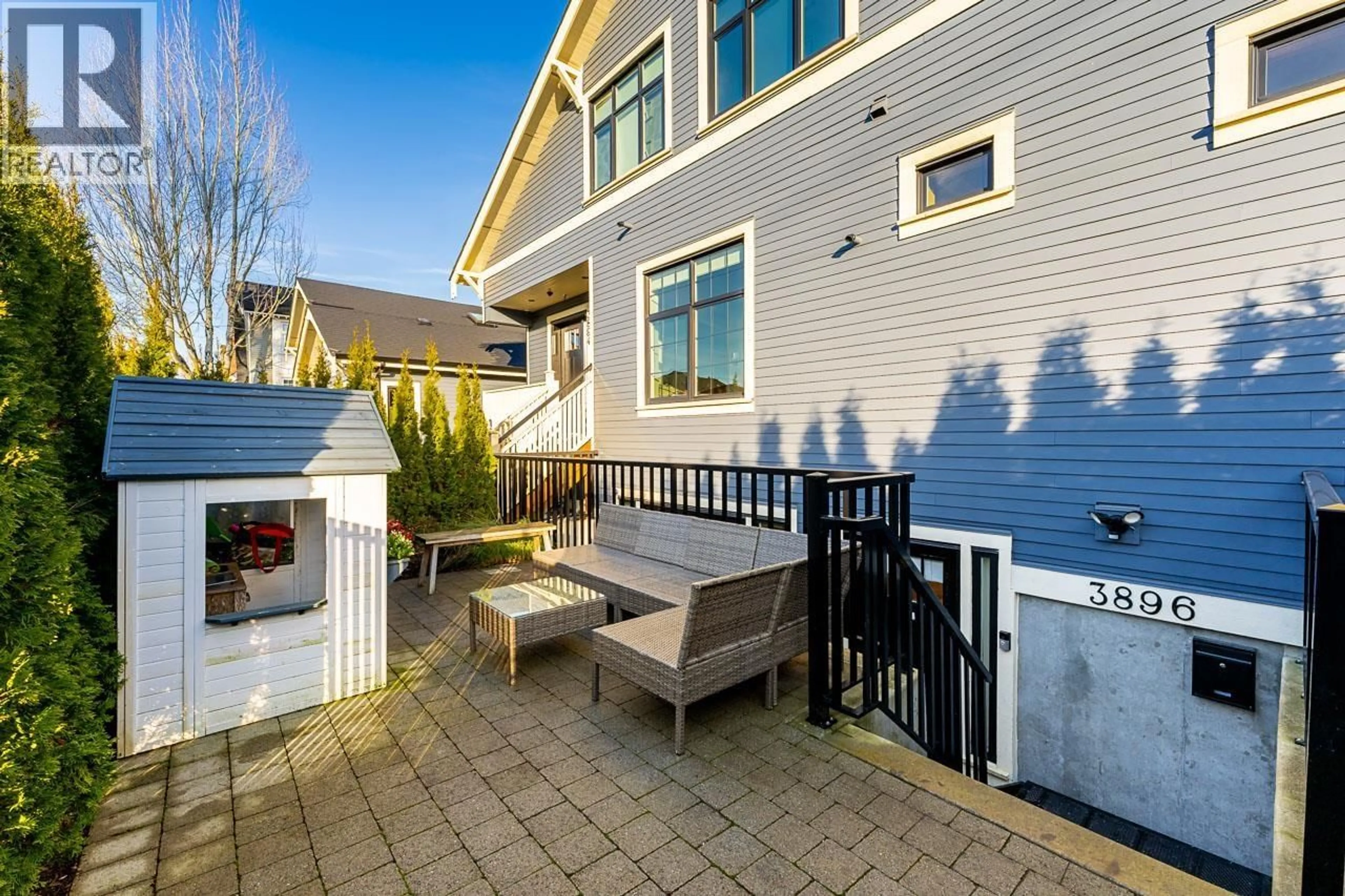 Patio, street for 3896 WELWYN STREET, Vancouver British Columbia V5N3Y9
