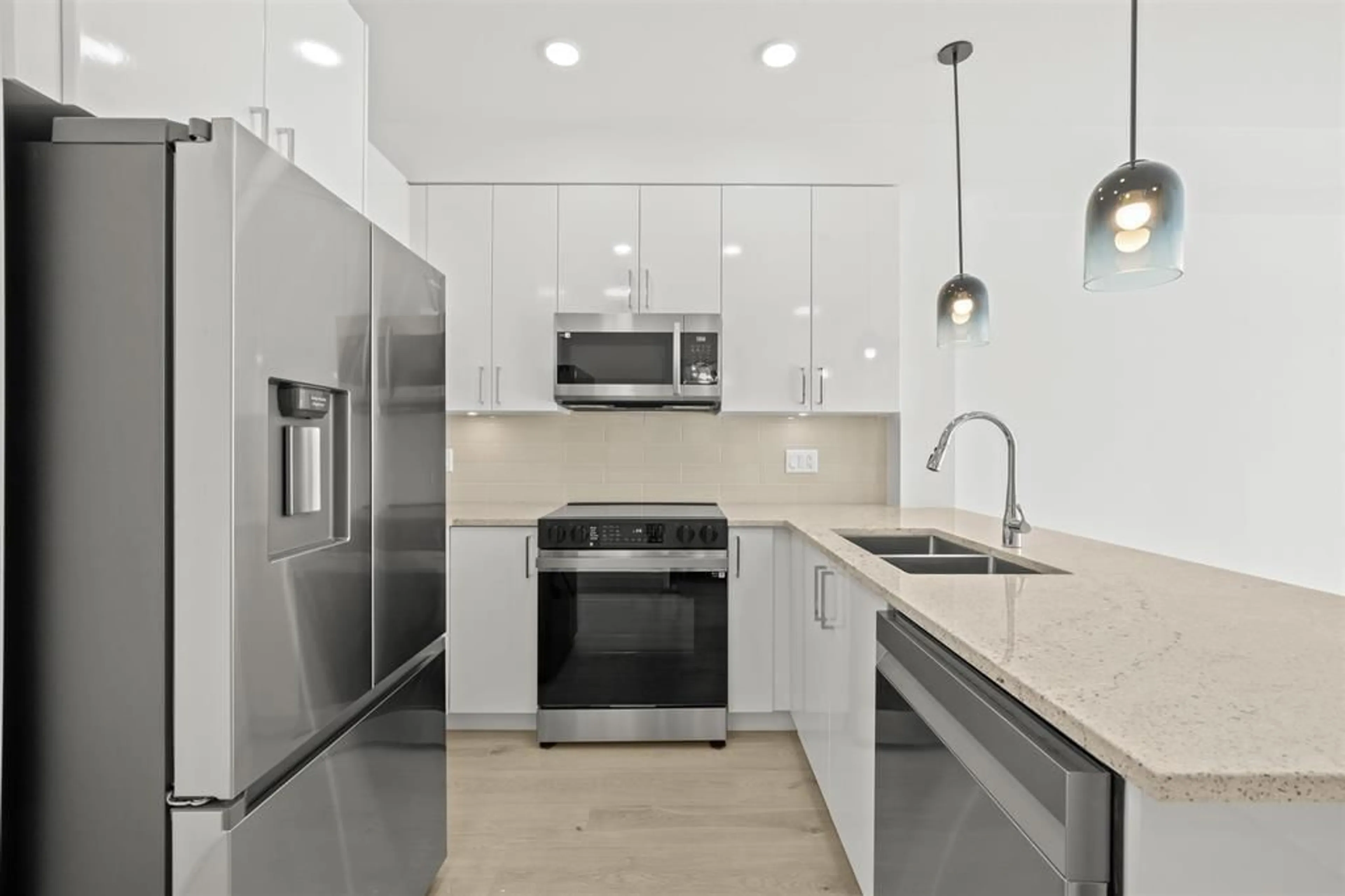 Standard kitchen, ceramic/tile floor for 507 - 5504 BRYDON CRESCENT, Langley British Columbia V3A4A4