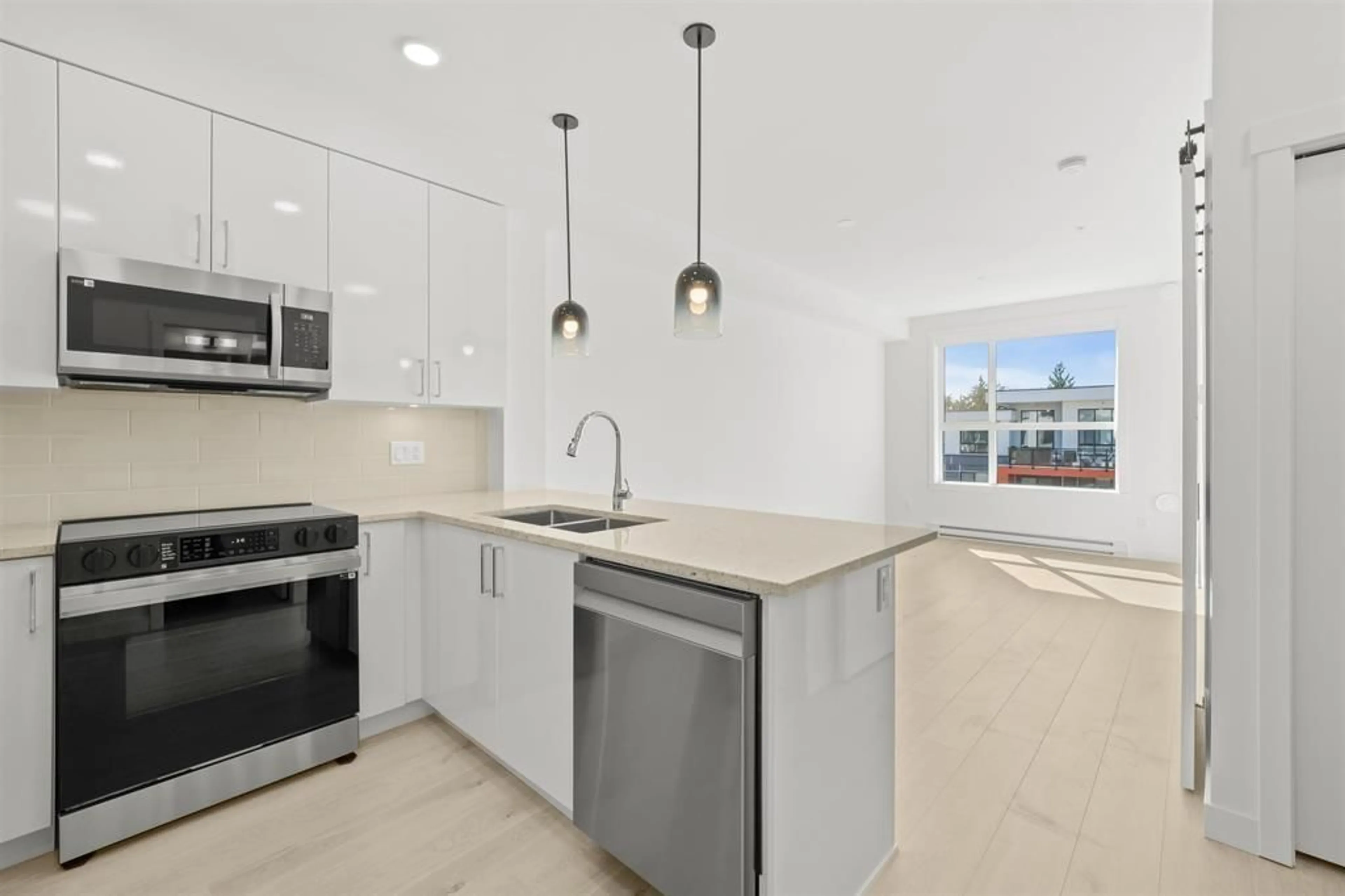 Open concept kitchen, ceramic/tile floor for 507 - 5504 BRYDON CRESCENT, Langley British Columbia V3A4A4