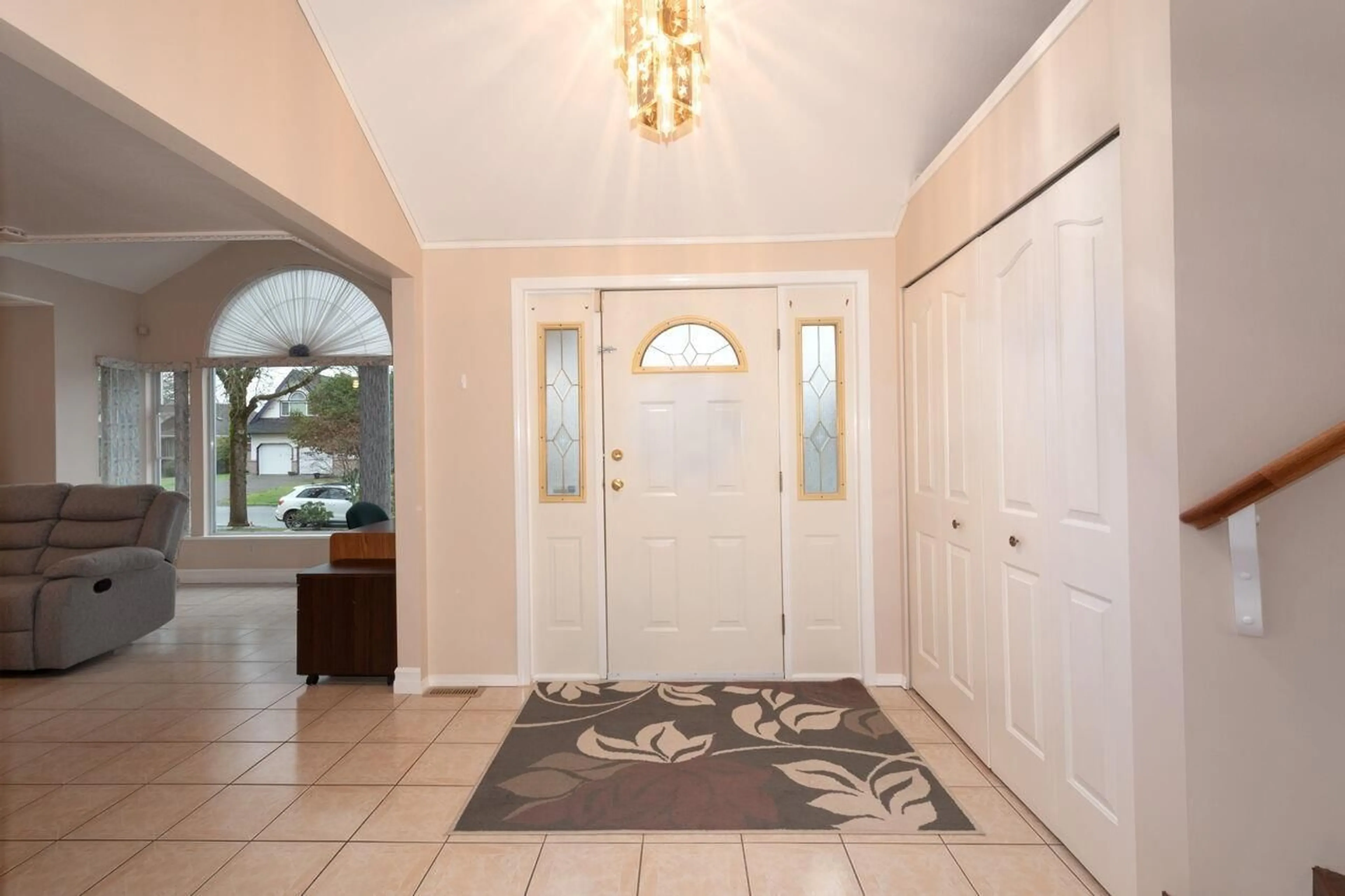 Indoor entryway for 6081 185B STREET, Surrey British Columbia V3S7P6