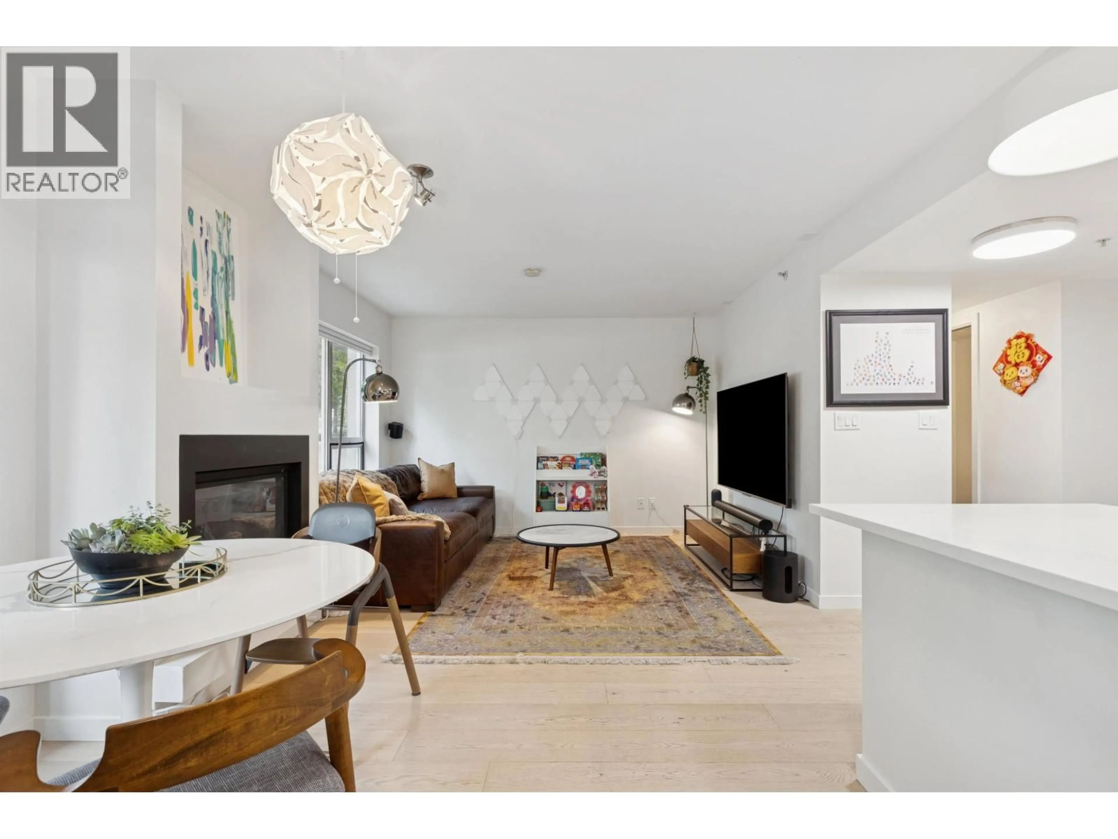 Living room with furniture, unknown for TH4 - 1288 CHESTERFIELD AVENUE, North Vancouver British Columbia V7M0B1