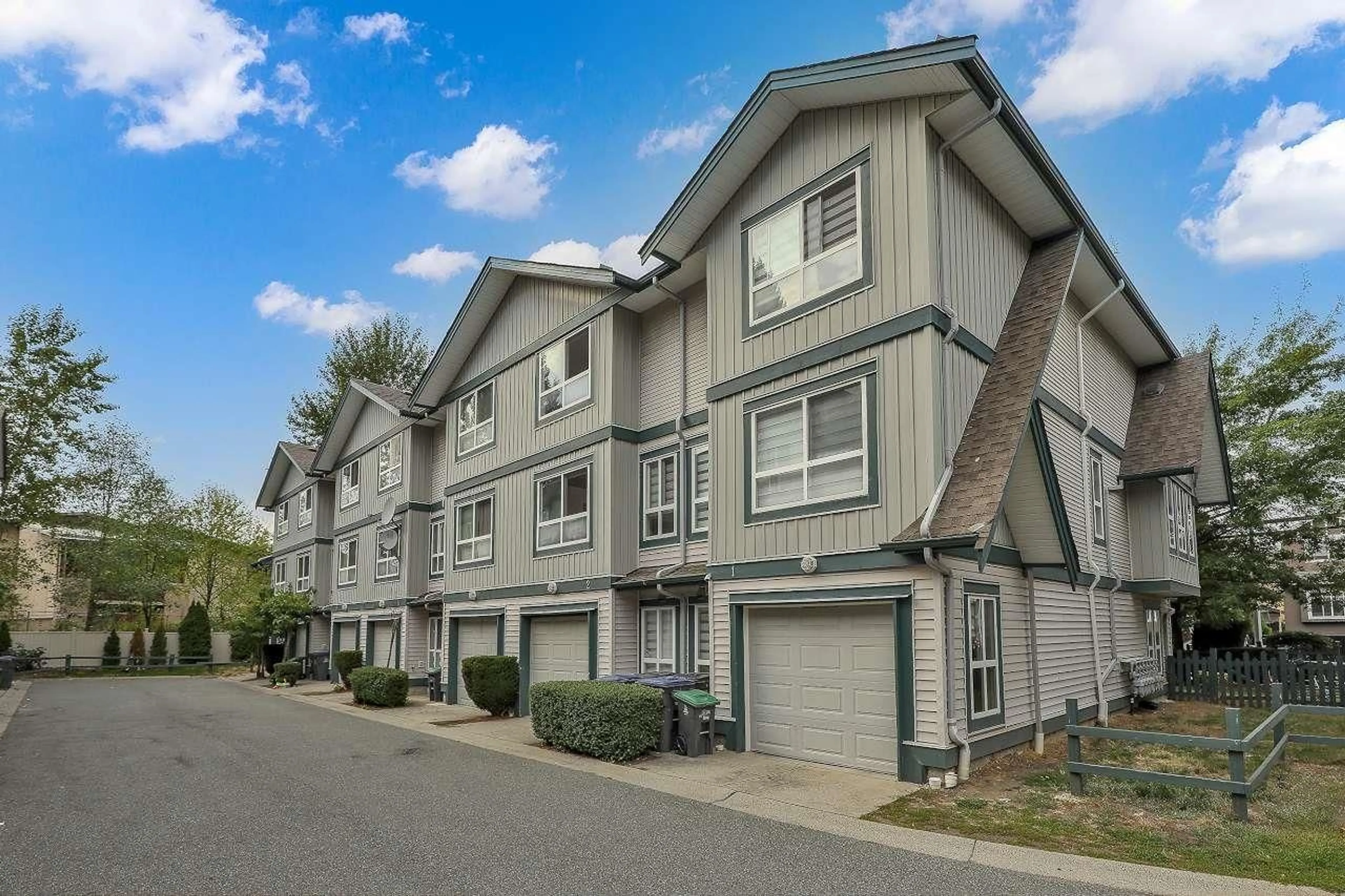 Unknown for 2 - 12730 66 AVENUE, Surrey British Columbia V3W1P3