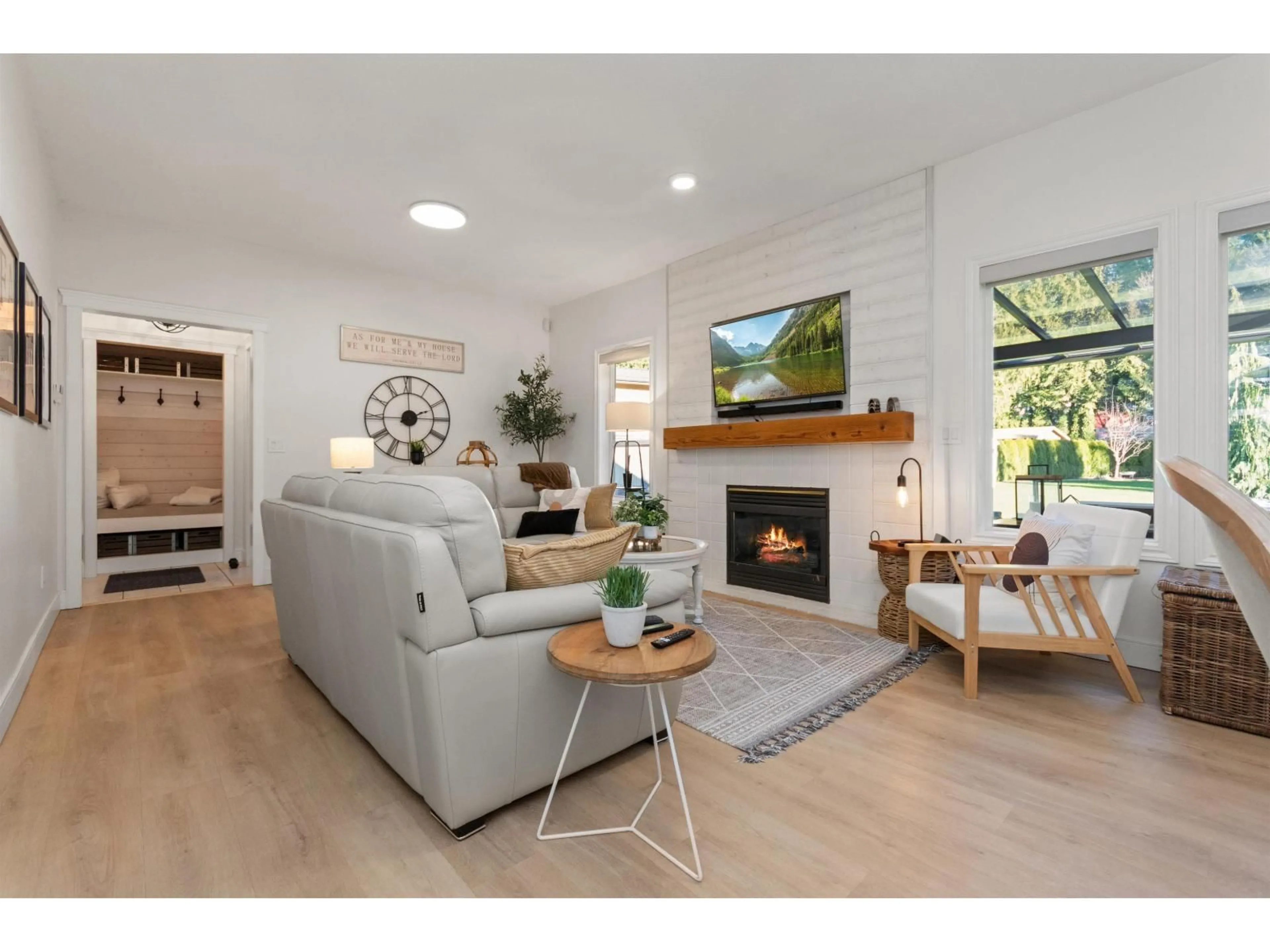 Living room with furniture, unknown for 45615 RACHAEL PLACE, Cultus Lake British Columbia V2R5R3