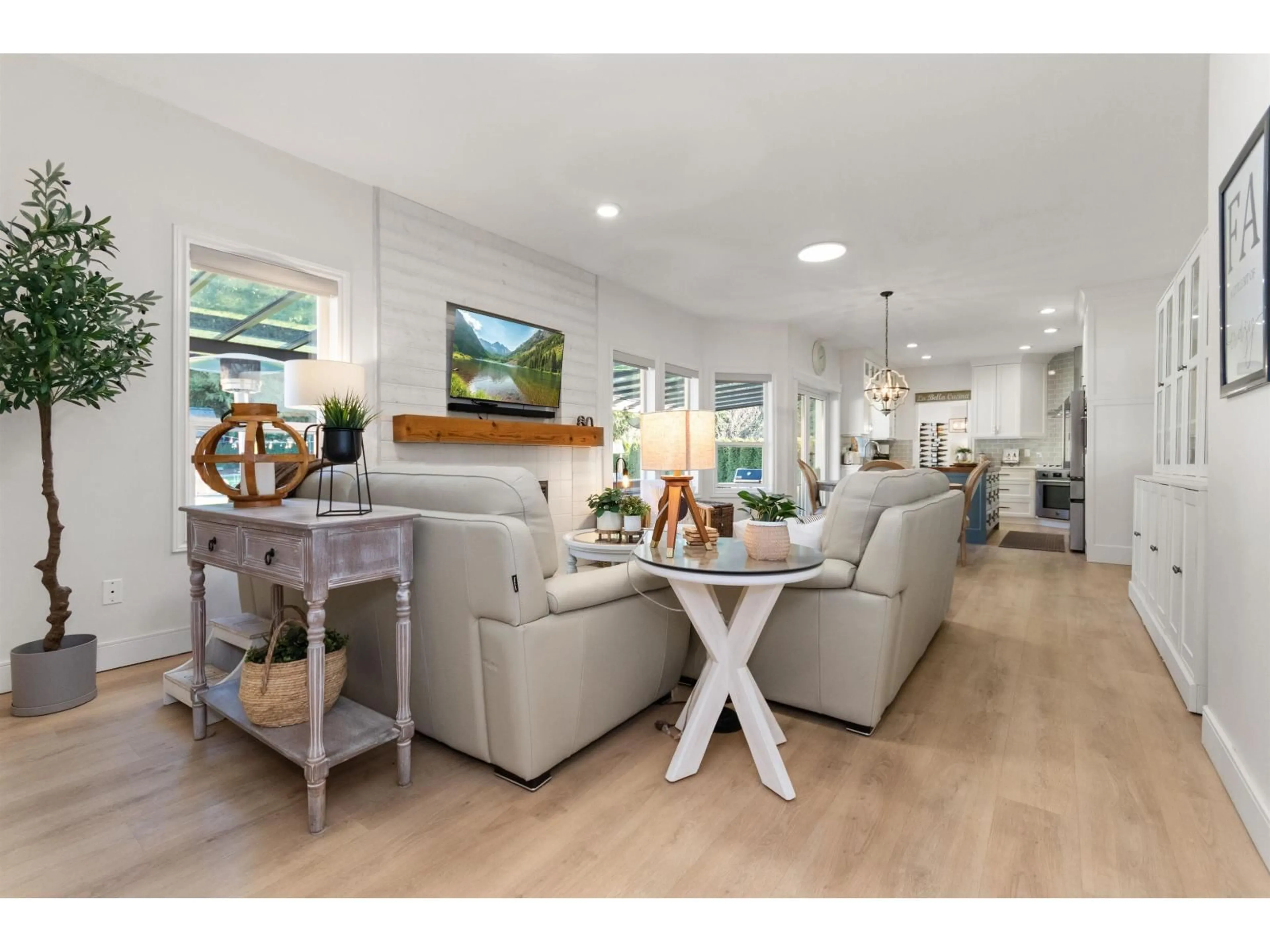 Living room with furniture, unknown for 45615 RACHAEL PLACE, Cultus Lake British Columbia V2R5R3