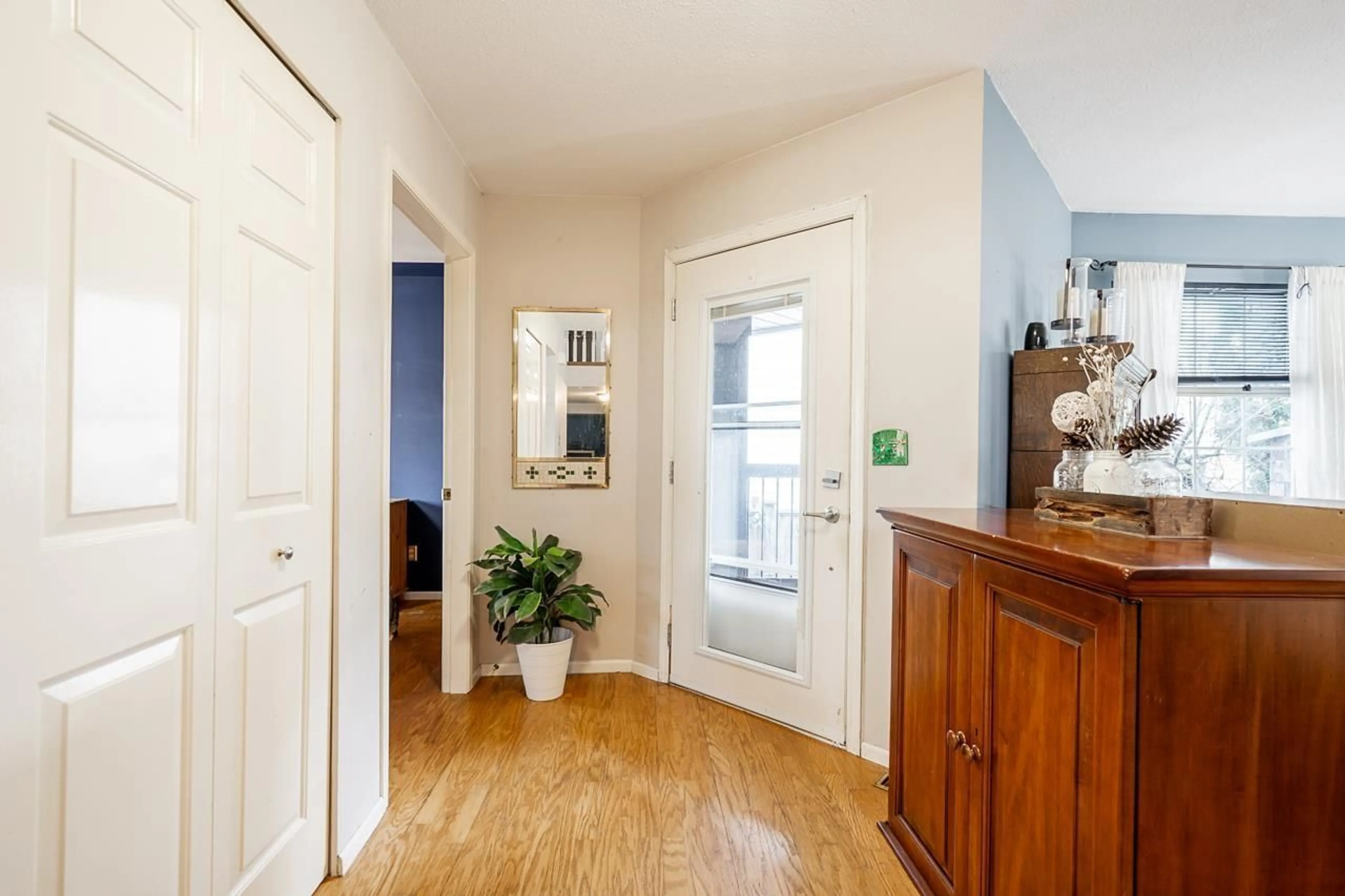 Indoor entryway for 6548 WILLOUGHBY WAY, Langley British Columbia V2Y1K4