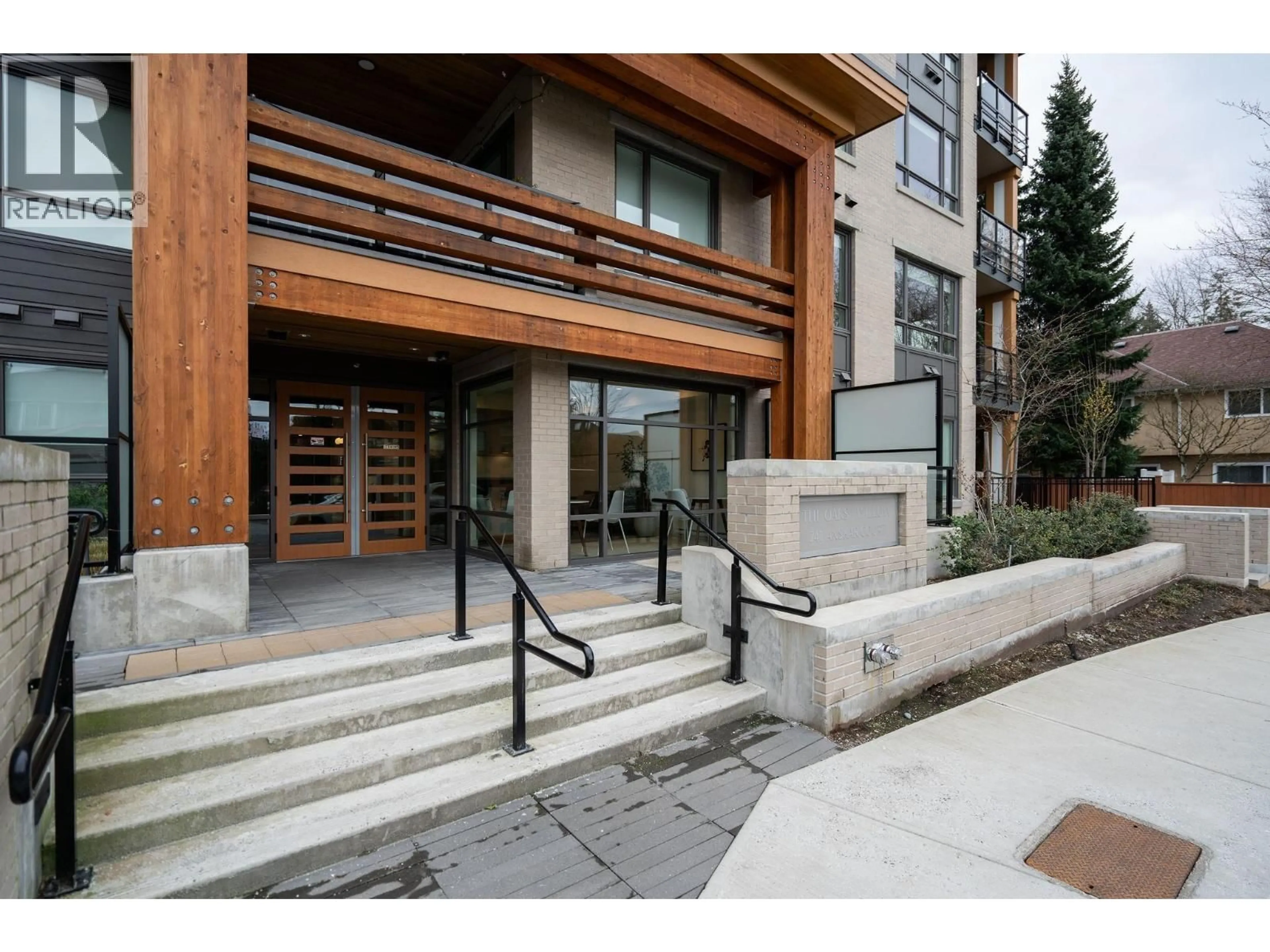 Indoor foyer for 101 - 741 ANSKAR COURT, Coquitlam British Columbia V3J0N3