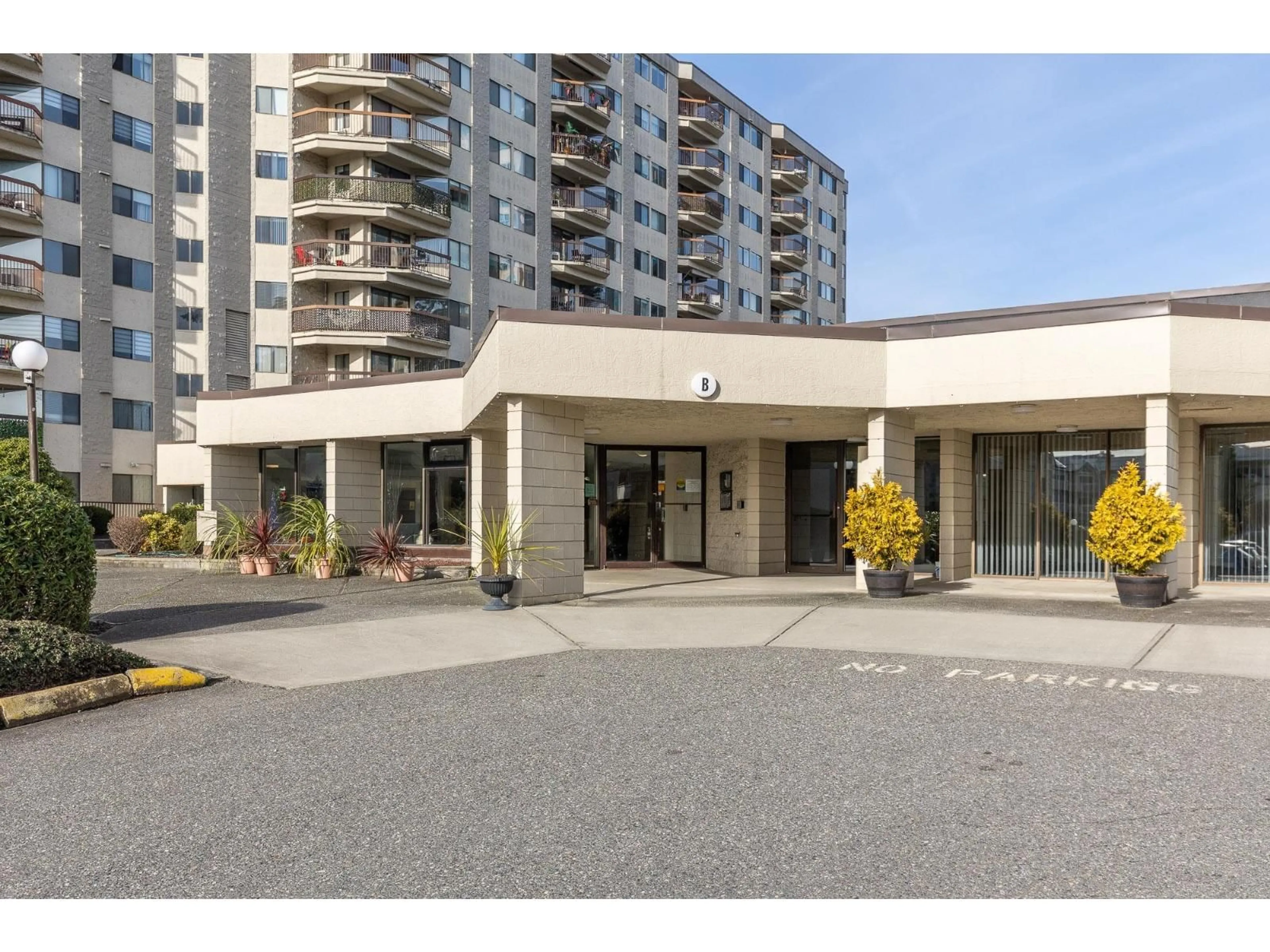 Indoor foyer for 514 - 31955 OLD YALE ROAD, Abbotsford British Columbia V2T4N1