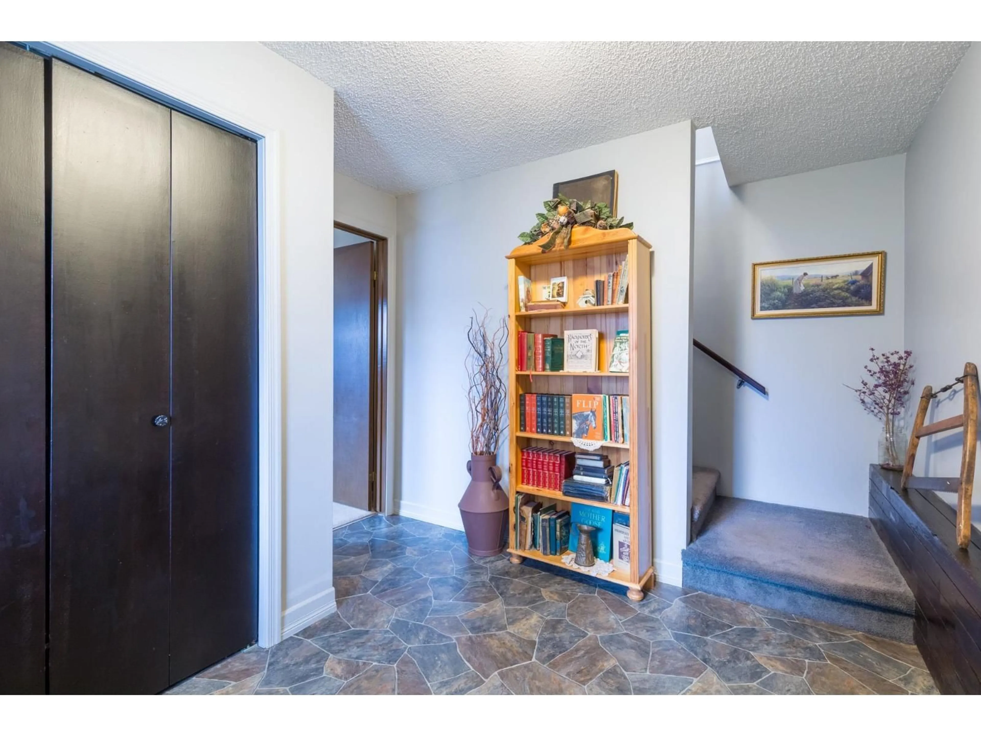 Indoor entryway for 32281 ADAIR AVENUE, Abbotsford British Columbia V2T4L7