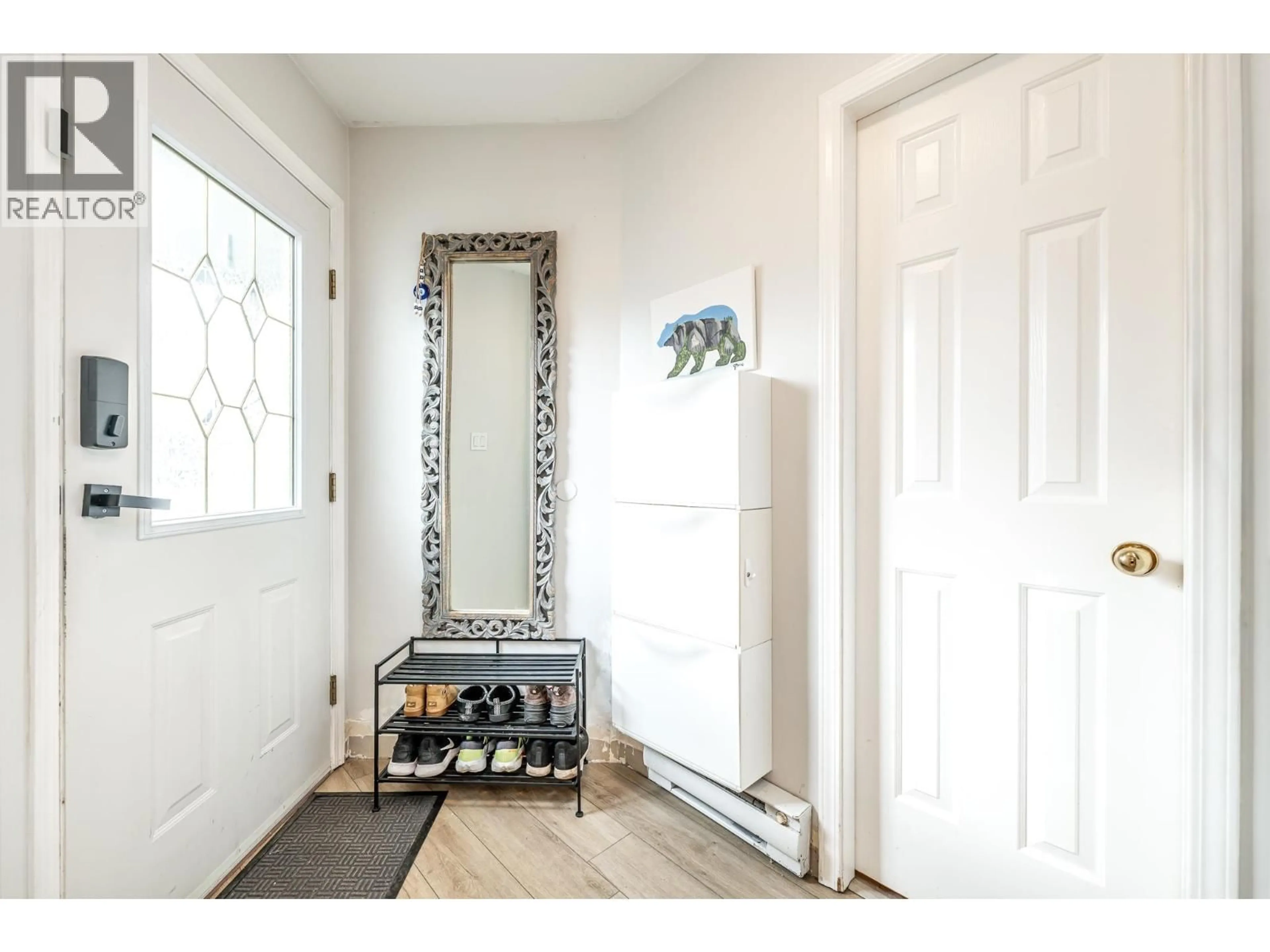 Indoor entryway for 22 - 41449 GOVERNMENT ROAD, Squamish British Columbia V8B0G4