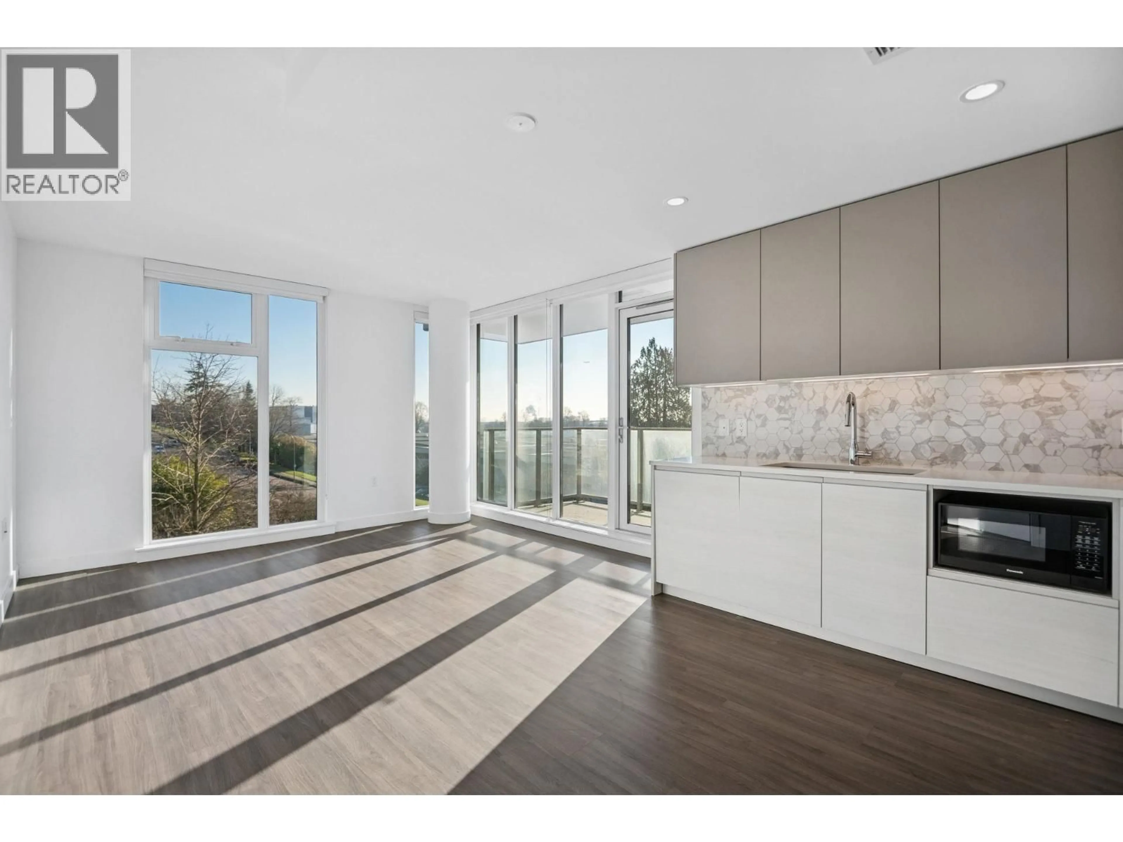 Open concept kitchen, ceramic/tile floor for 306 - 8181 CHESTER STREET, Vancouver British Columbia V5X0J9