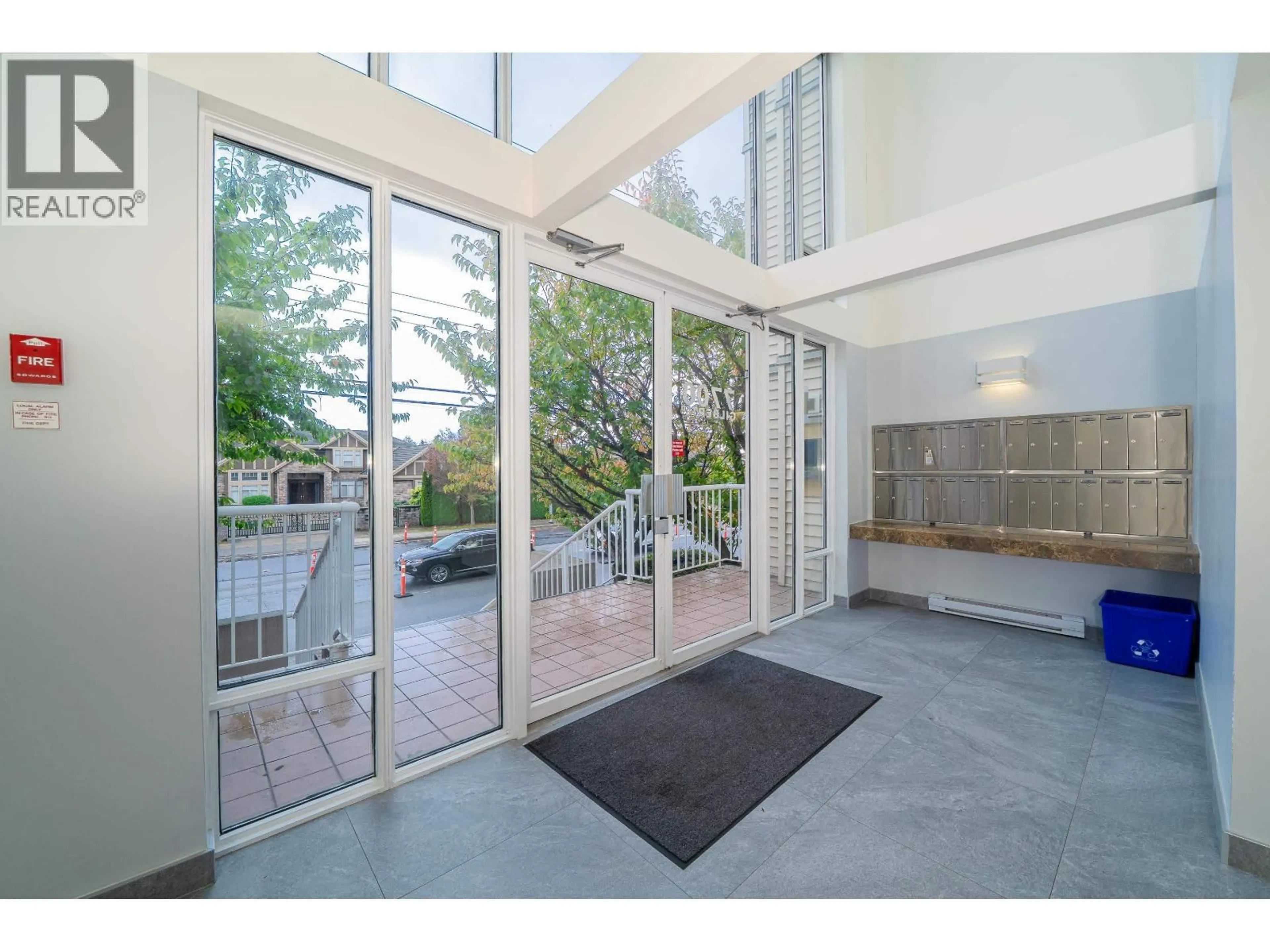 Indoor foyer for 304 - 7700 GILBERT ROAD, Richmond British Columbia V7C3W2
