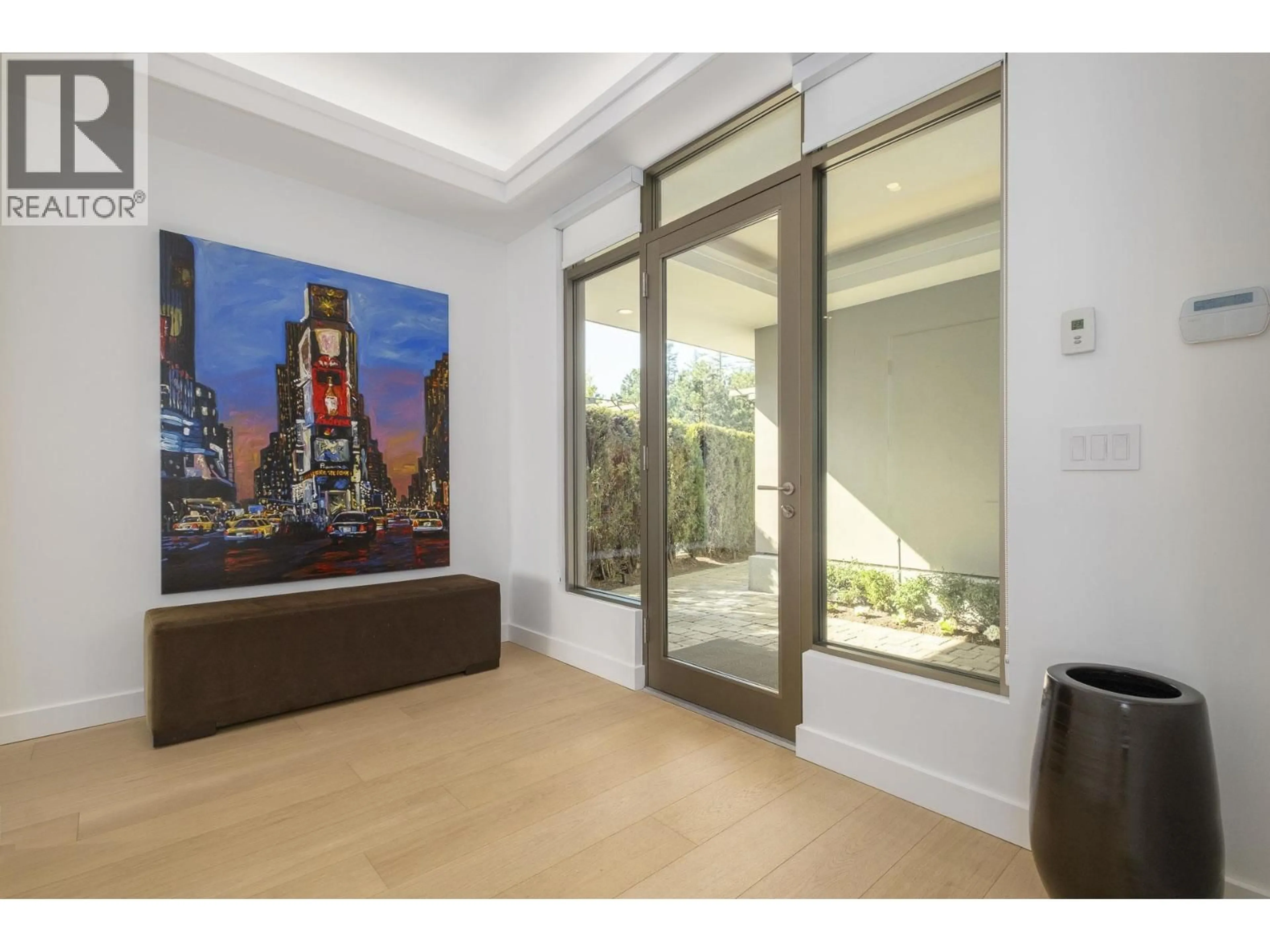 Indoor foyer for 4987 MEADFEILD WYND, West Vancouver British Columbia V7W3J9