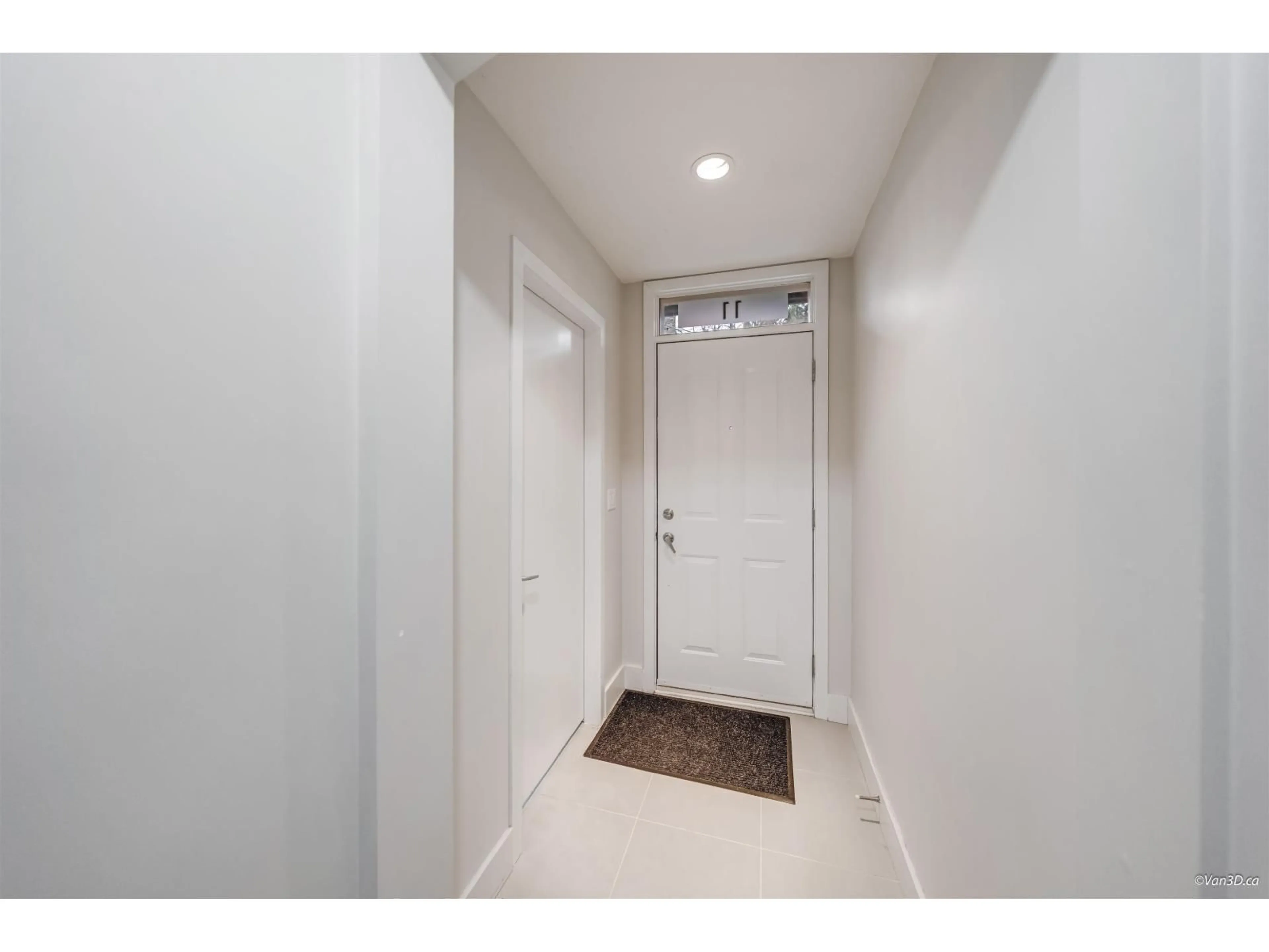 Indoor entryway for 11 - 6671 121 STREET, Surrey British Columbia V3W1T9