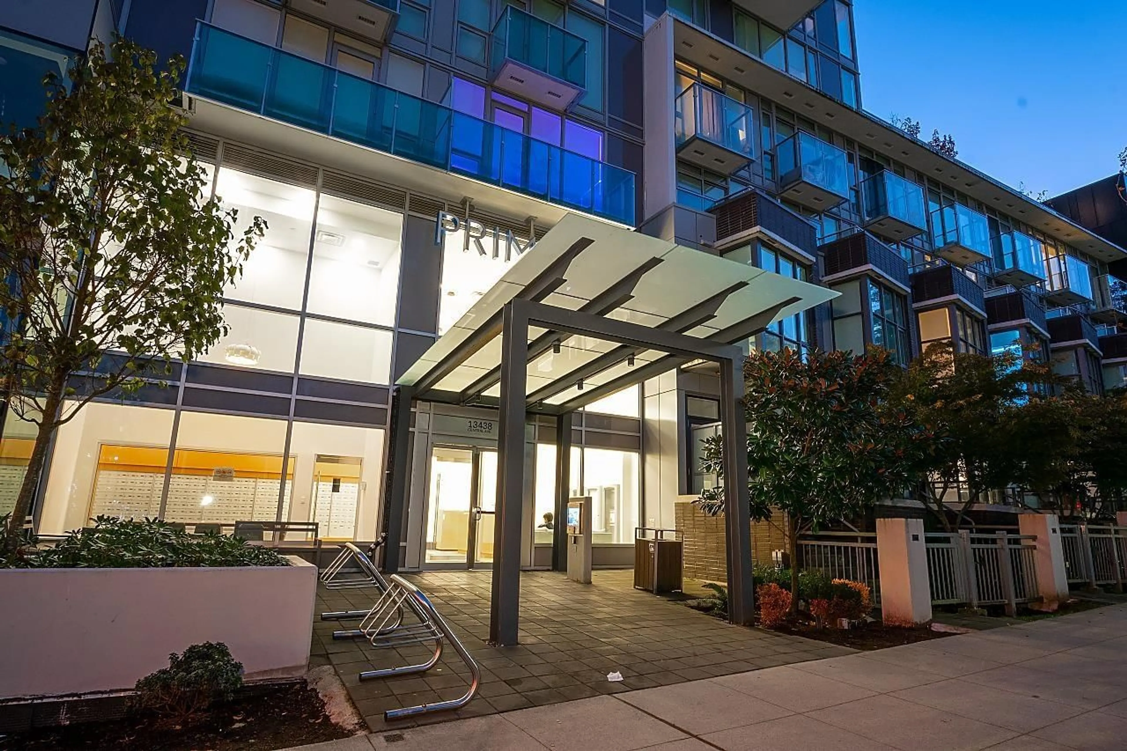 Indoor foyer for 510 - 13438 CENTRAL AVENUE, Surrey British Columbia V3T0N2