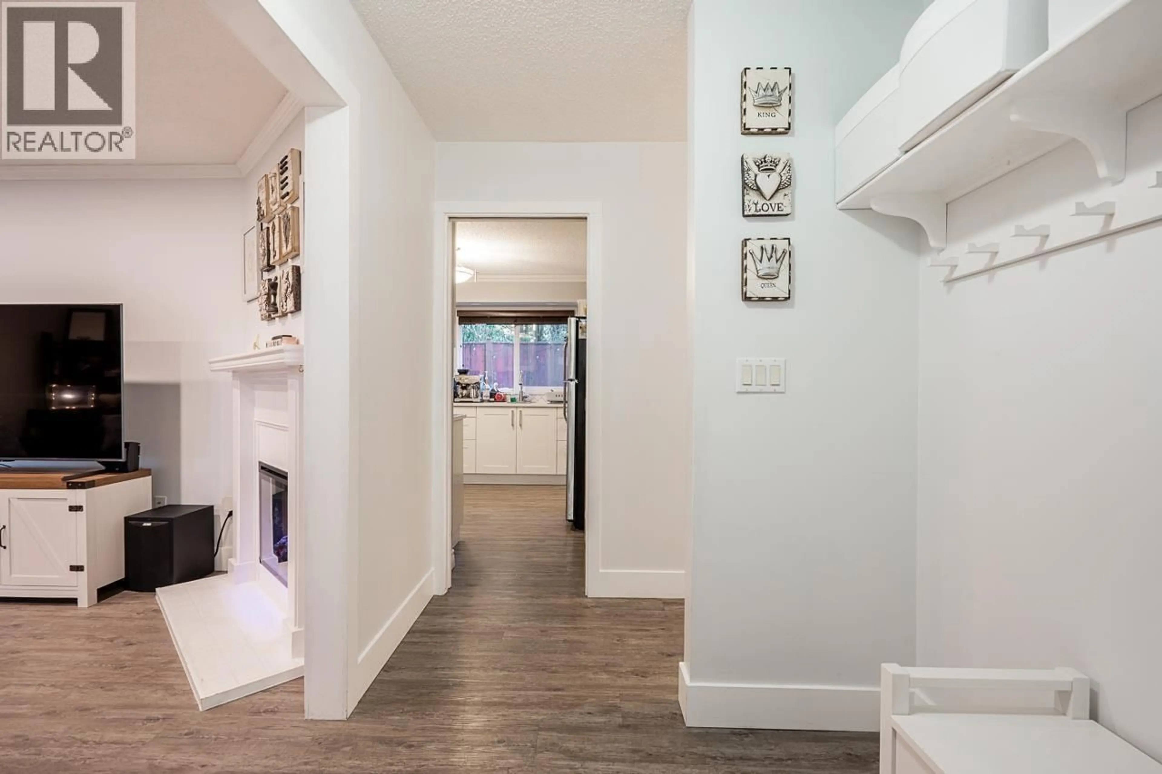 Indoor entryway for 1668 CONNAUGHT DRIVE, Port Coquitlam British Columbia V3C4G8