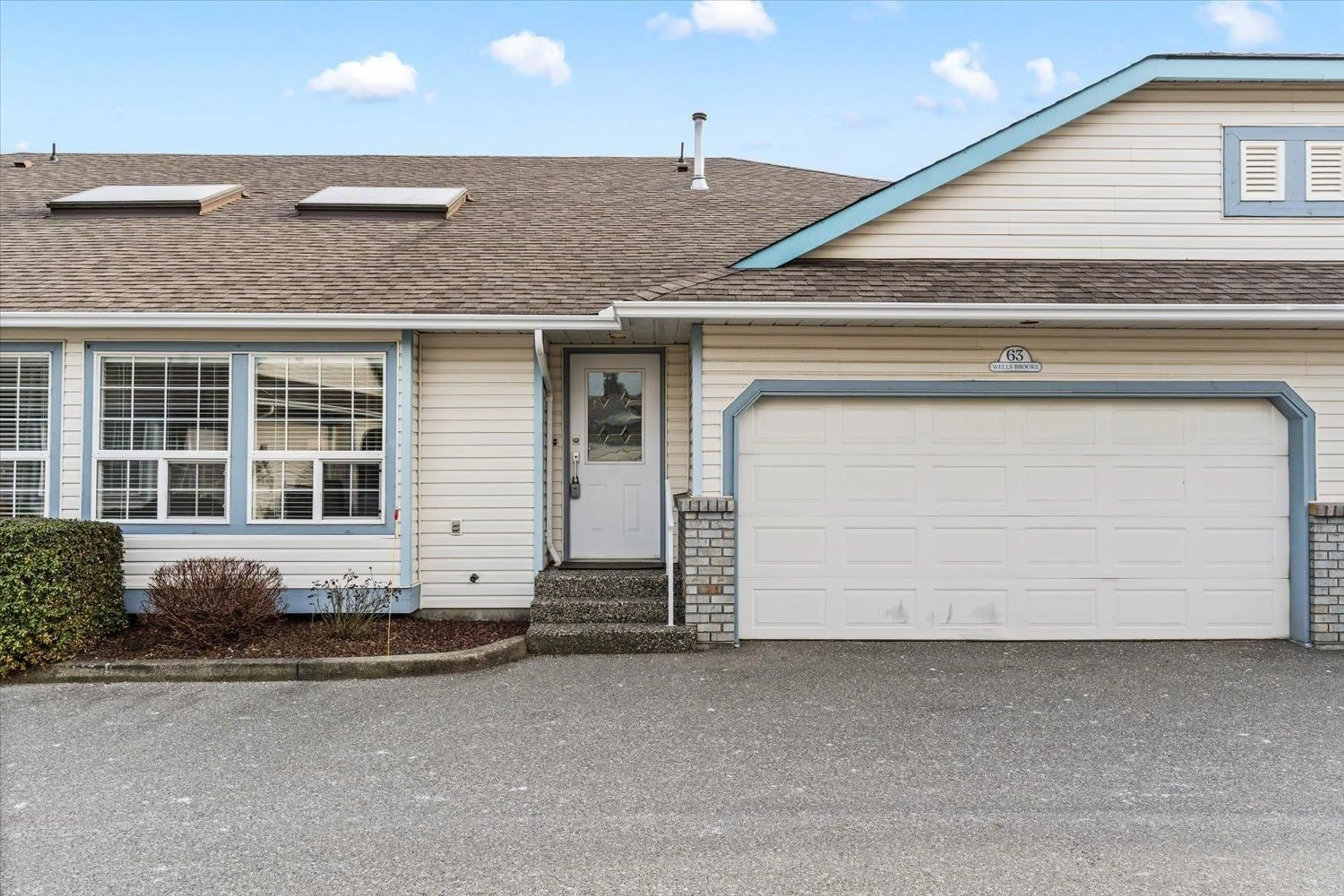 Home with vinyl exterior material, street for 63 - 45175 WELLS ROAD, Chilliwack British Columbia V2R3K7