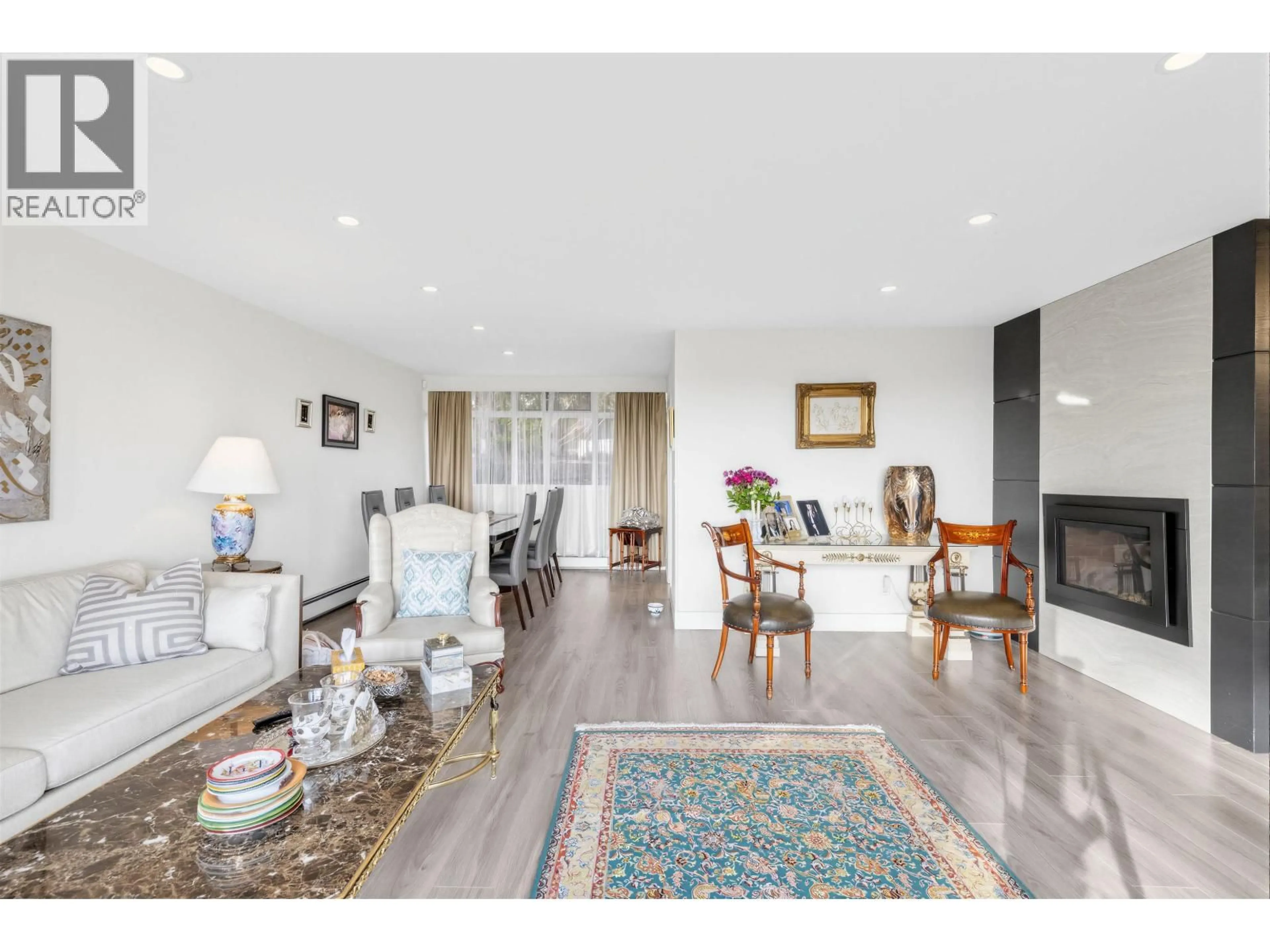Living room with furniture, wood/laminate floor for 1555 LAWSON AVENUE, West Vancouver British Columbia V7V2C8