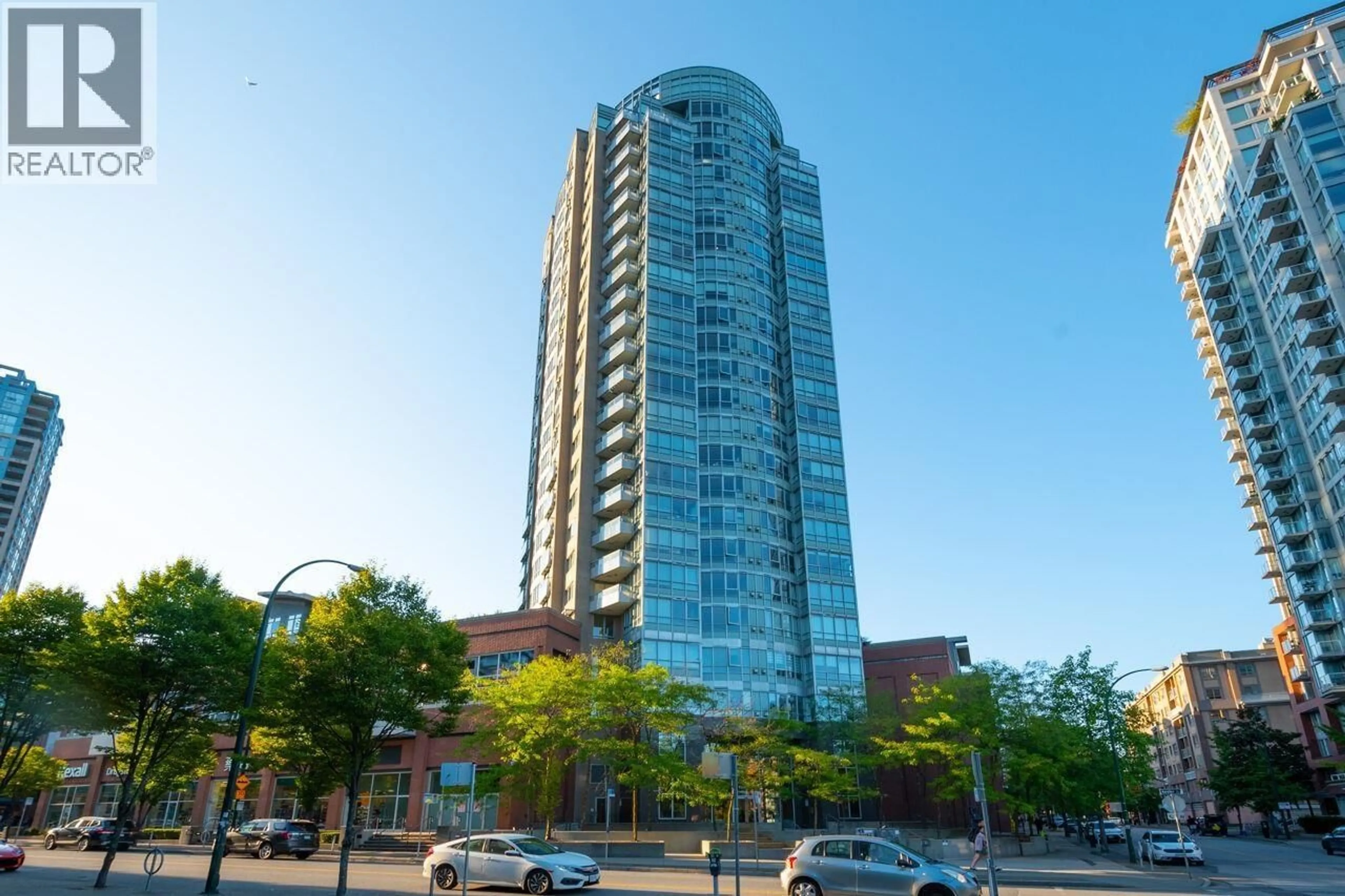 Indoor foyer for 209 - 63 KEEFER PLACE, Vancouver British Columbia V6B6N6