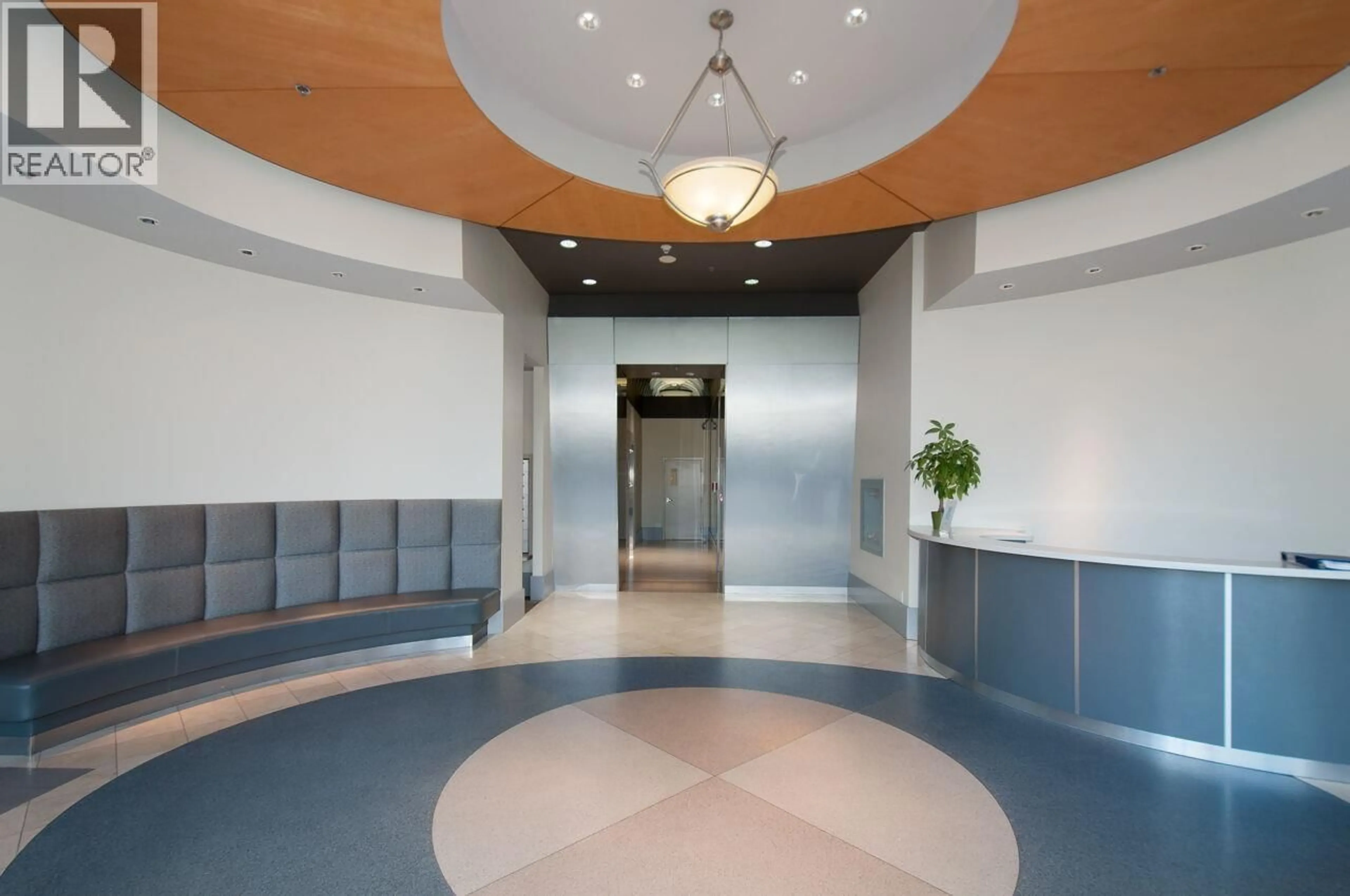 Indoor foyer for 209 - 63 KEEFER PLACE, Vancouver British Columbia V6B6N6