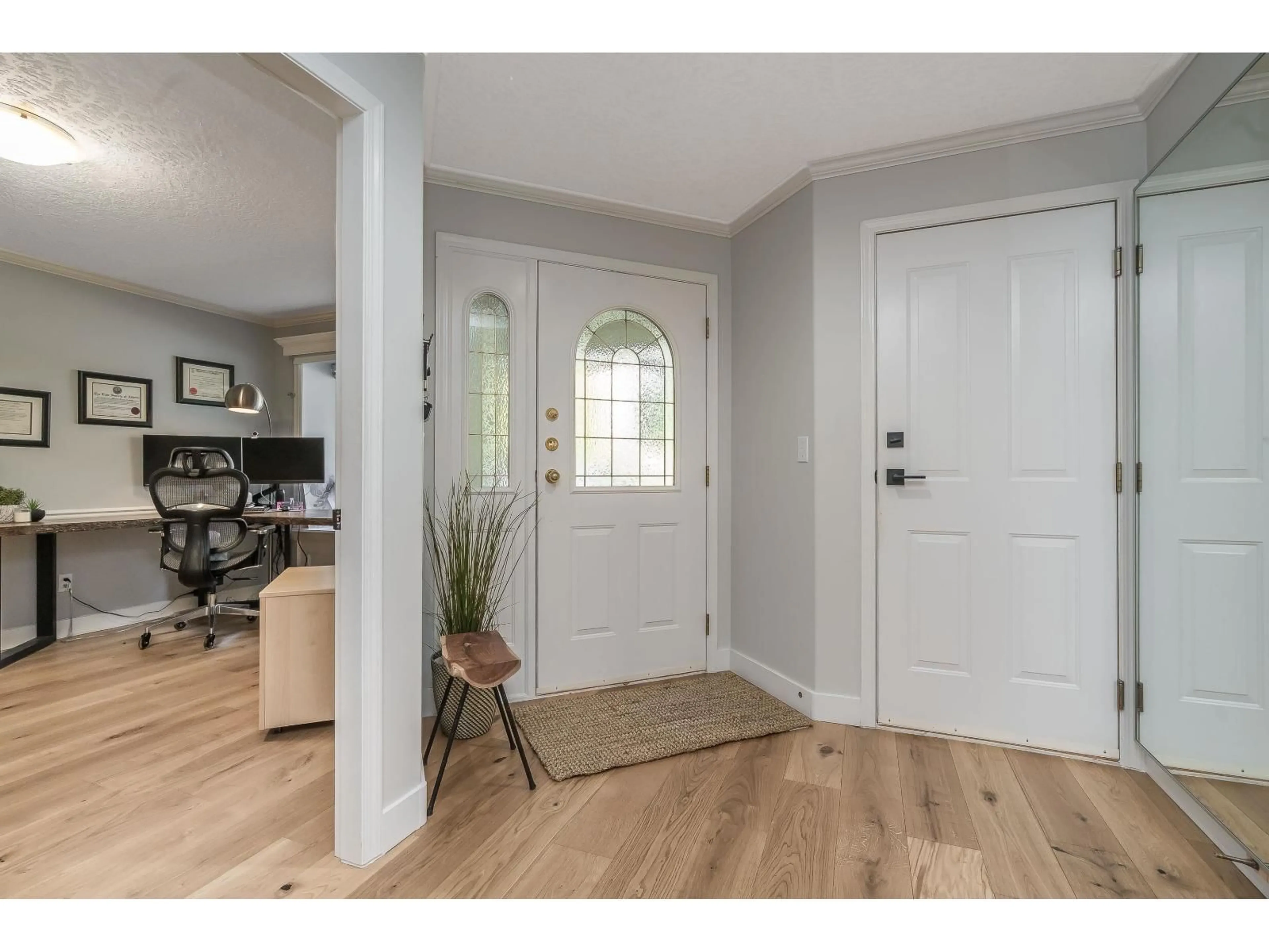 Indoor entryway for 79 - 4001 OLD CLAYBURN ROAD, Abbotsford British Columbia V3G1C5