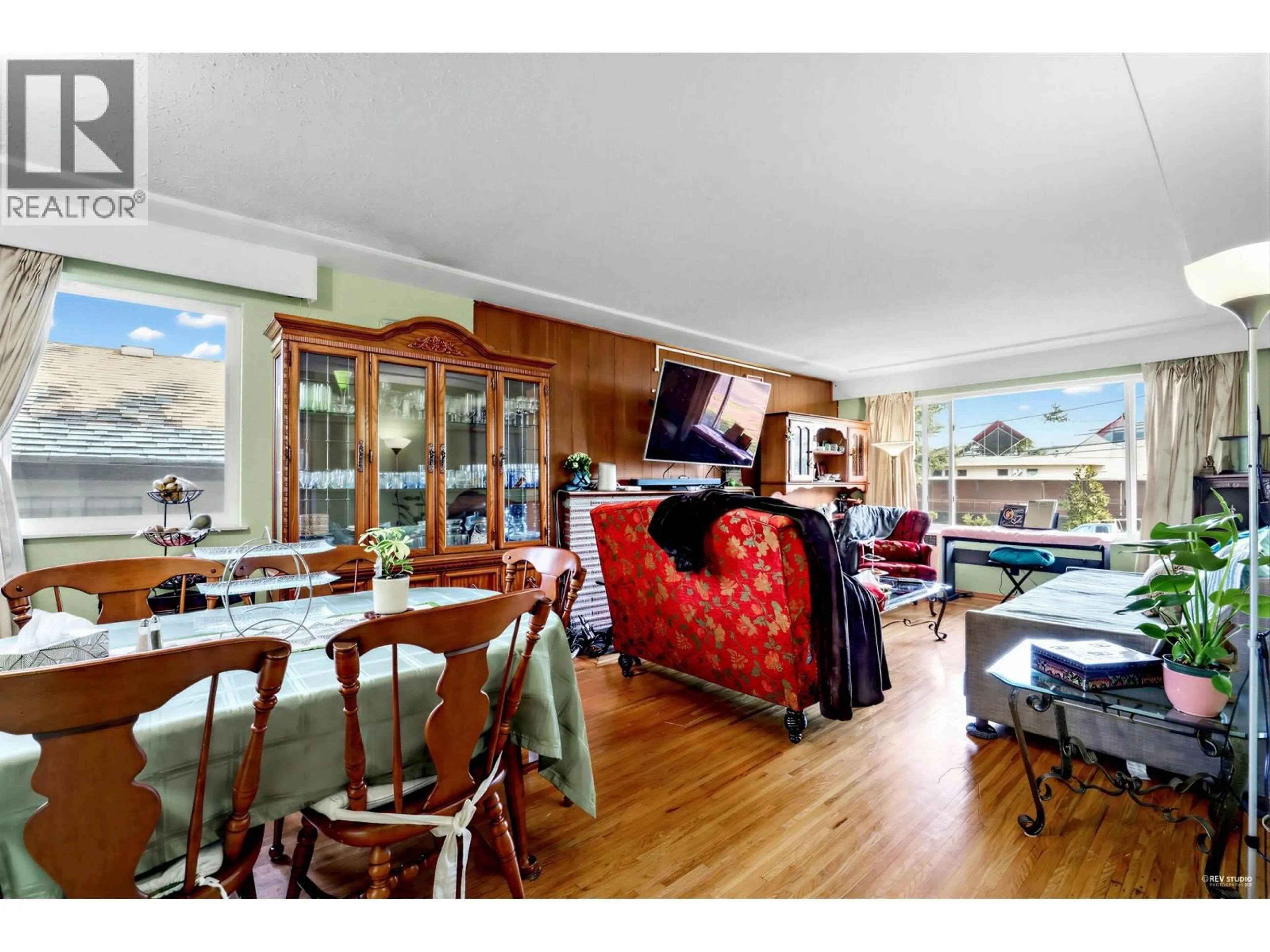 Dining room, wood/laminate floor for 3091 RENFREW STREET, Vancouver British Columbia V5M3K7