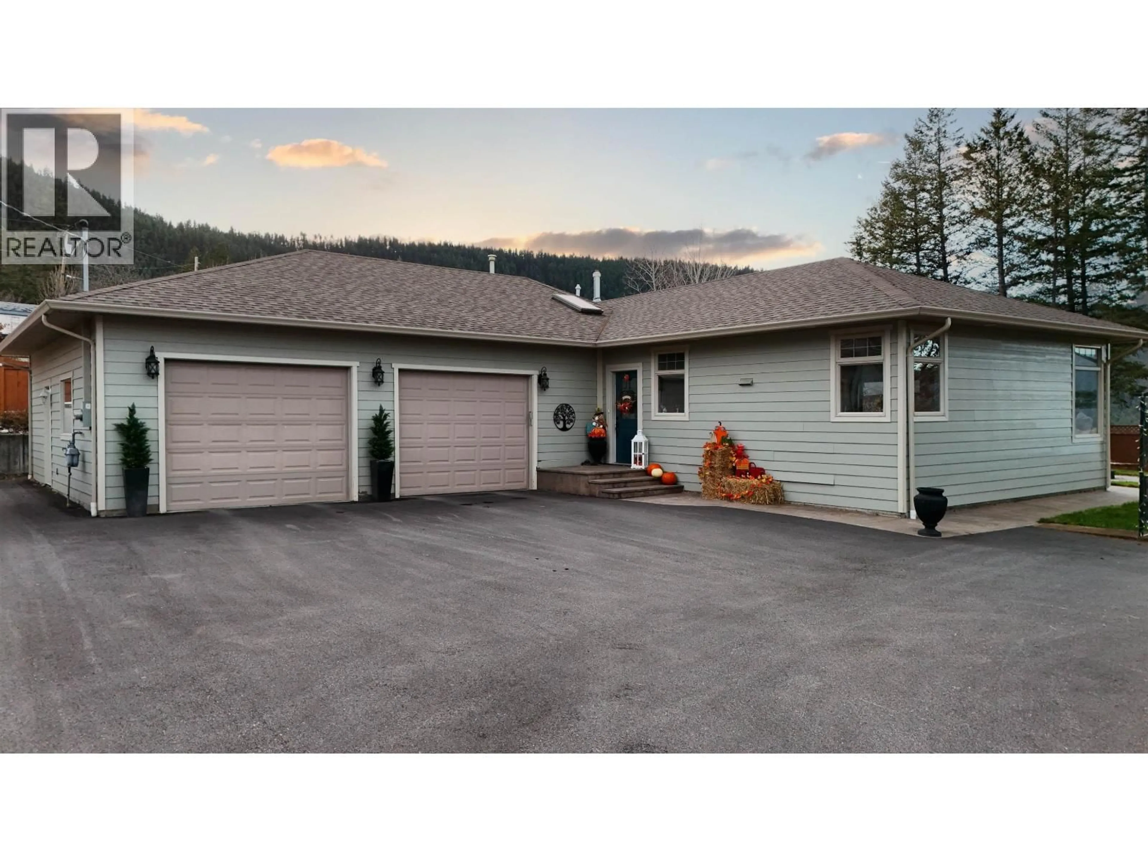 Indoor garage for 2129 SOUTH LAKESIDE DRIVE, Williams Lake British Columbia V2G5G2