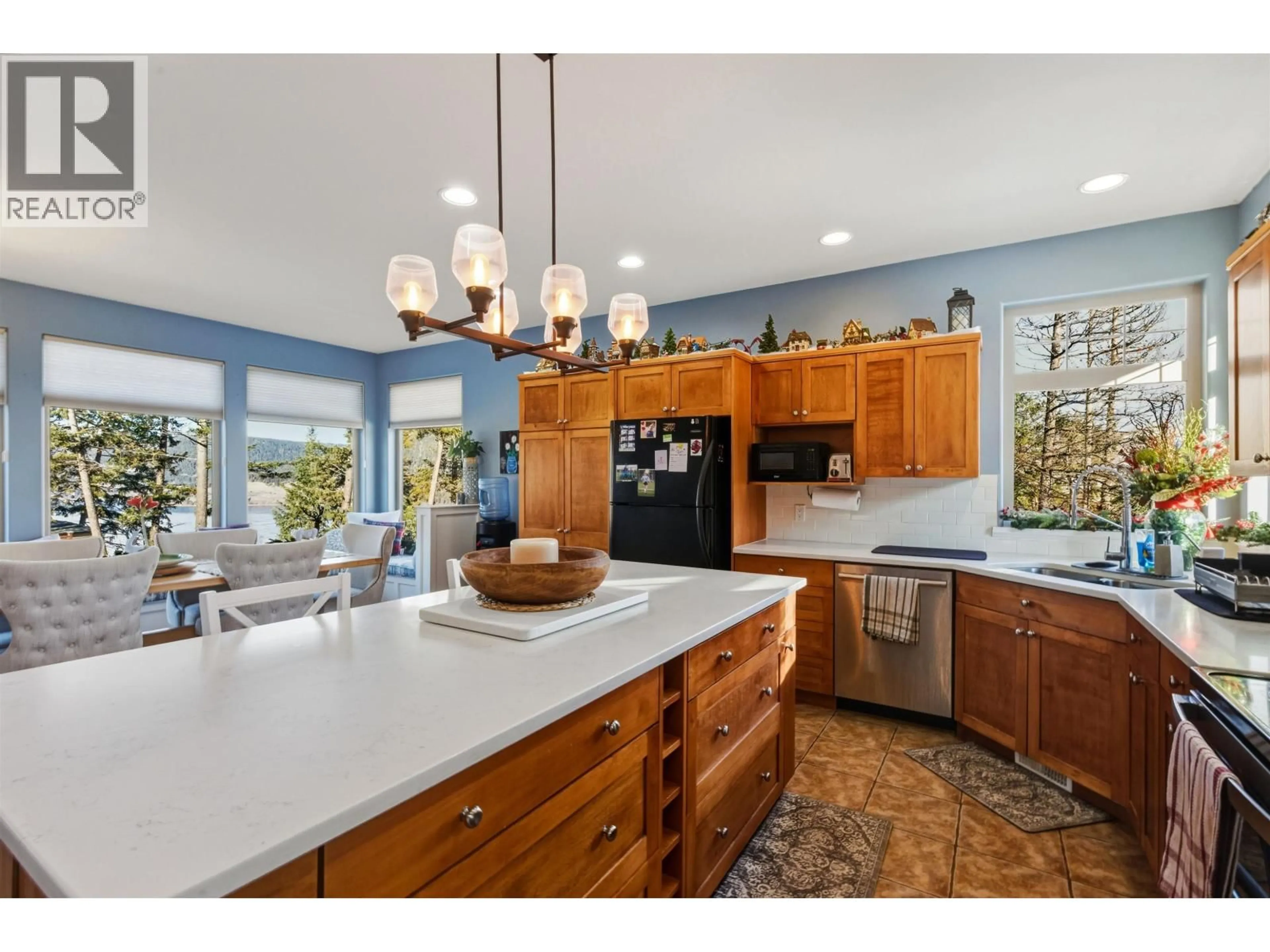 Open concept kitchen, ceramic/tile floor for 2129 SOUTH LAKESIDE DRIVE, Williams Lake British Columbia V2G5G2