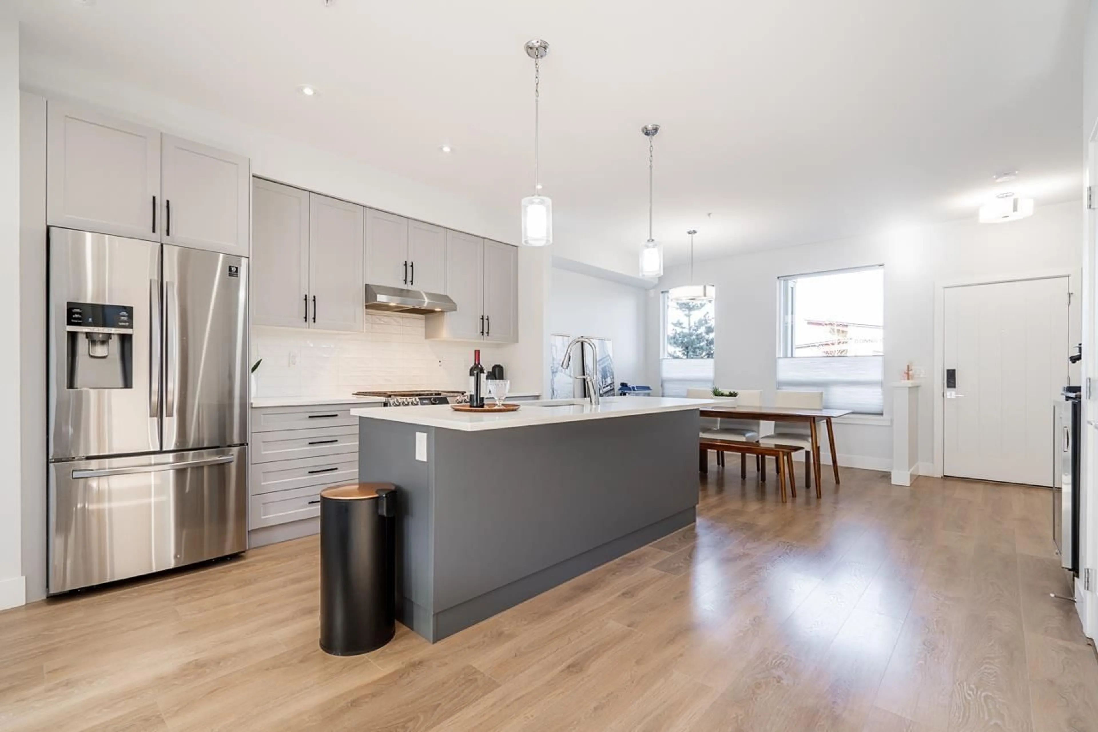 Contemporary kitchen, wood/laminate floor for 20484 78 AVENUE, Langley British Columbia V2Y4K3