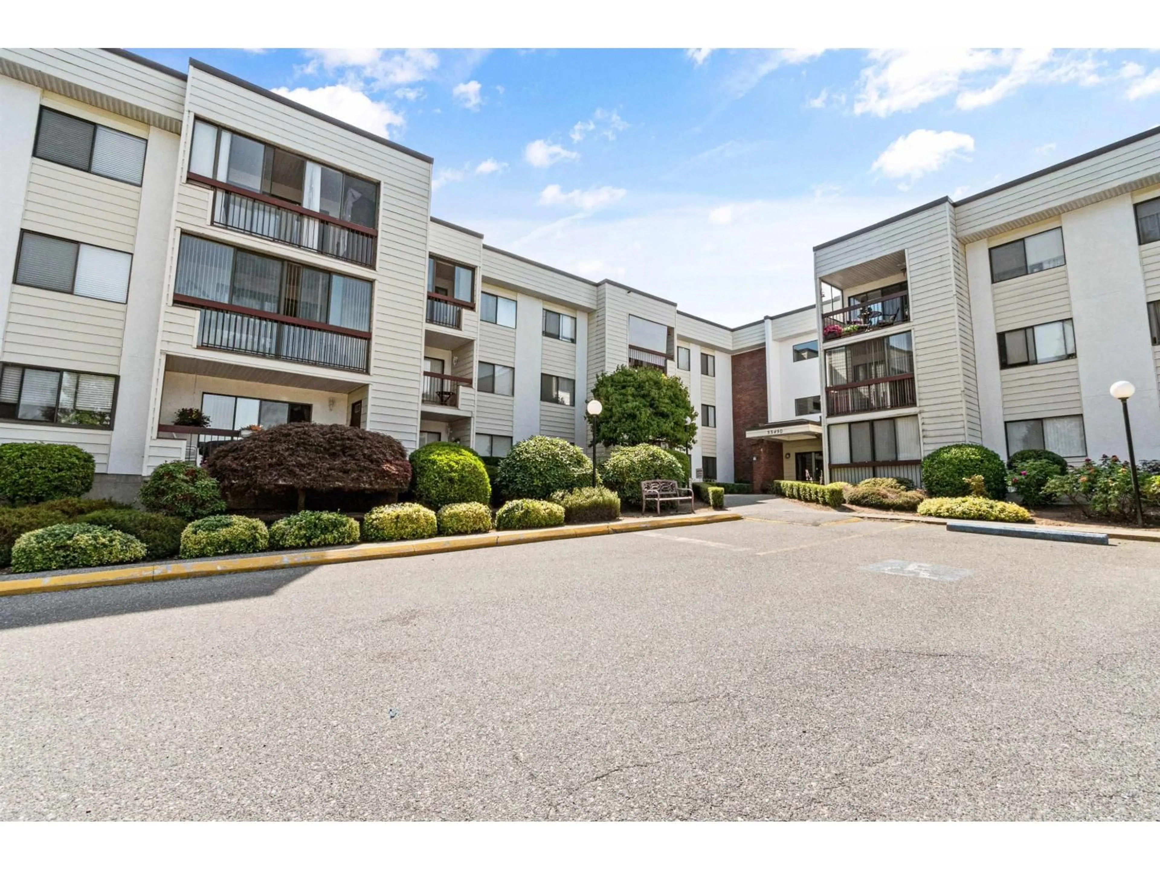 A pic from outside/outdoor area/front of a property/back of a property/a pic from drone, unknown for 106 - 33490 COTTAGE LANE, Abbotsford British Columbia V2S6B8