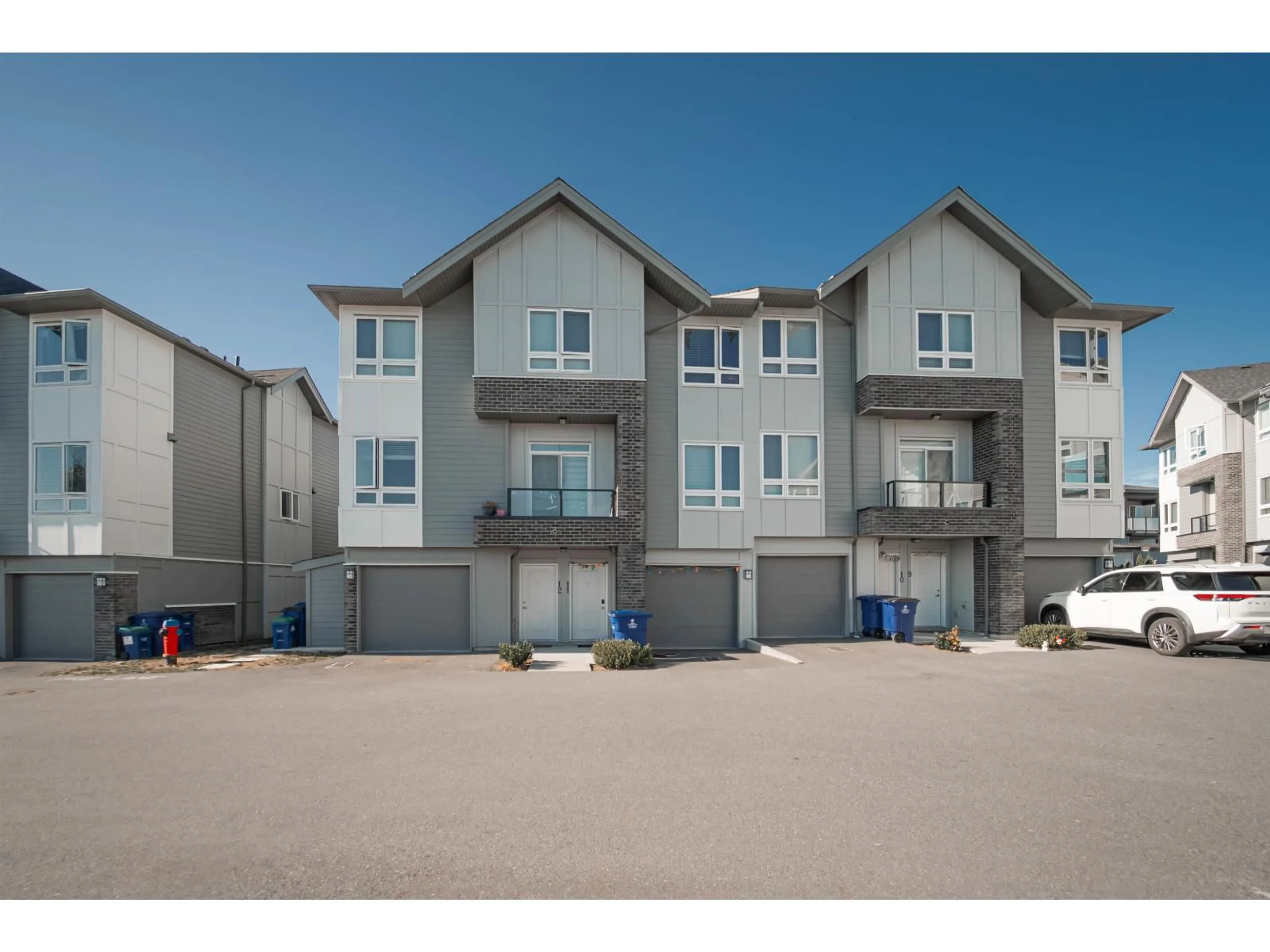 A pic from outside/outdoor area/front of a property/back of a property/a pic from drone, unknown for 12 - 3323 ROCKHILL PLACE, Abbotsford British Columbia V2T0J9