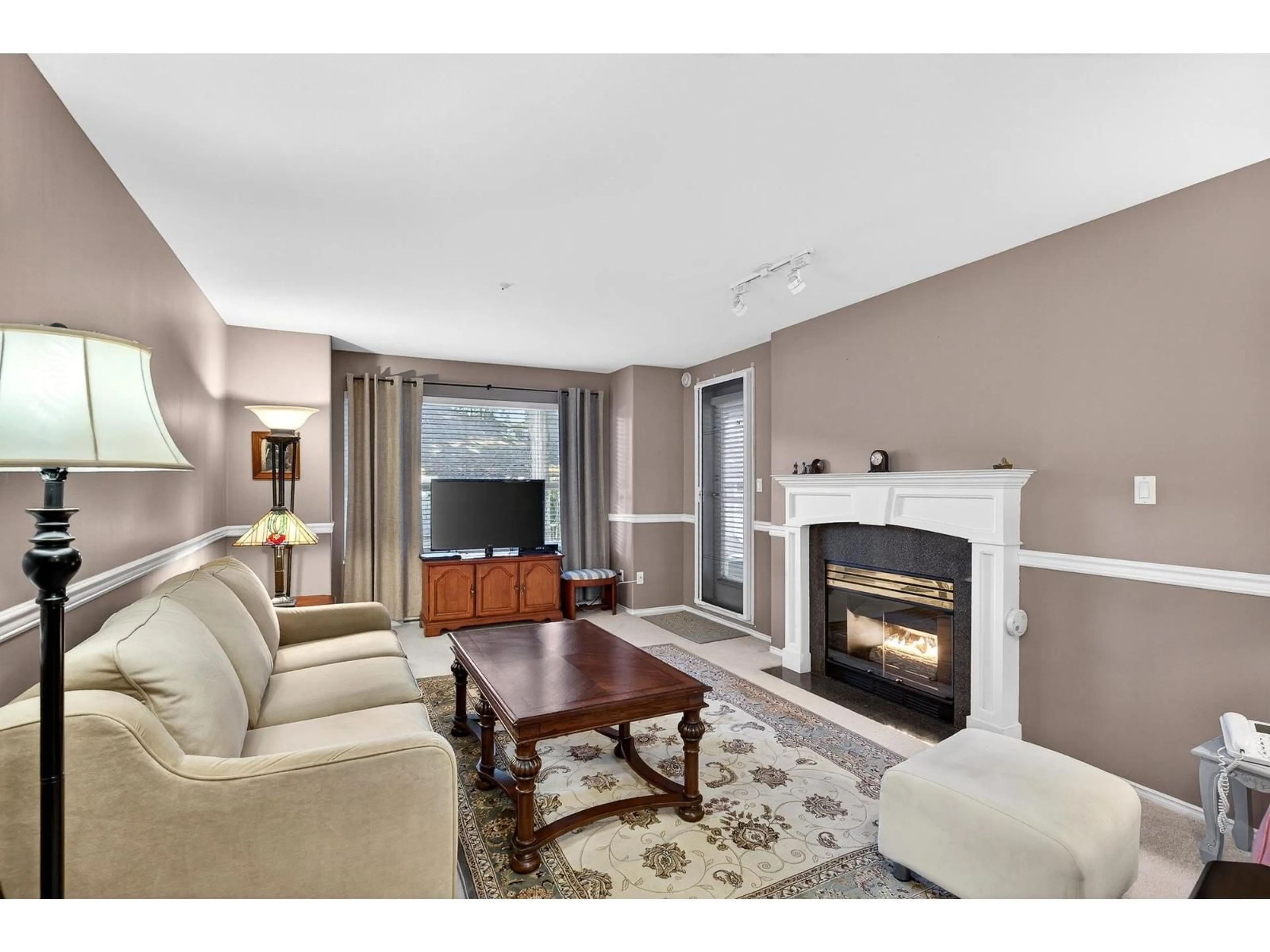 Living room with furniture, wood/laminate floor for 206 - 9018 208 STREET, Langley British Columbia V1M2Y8