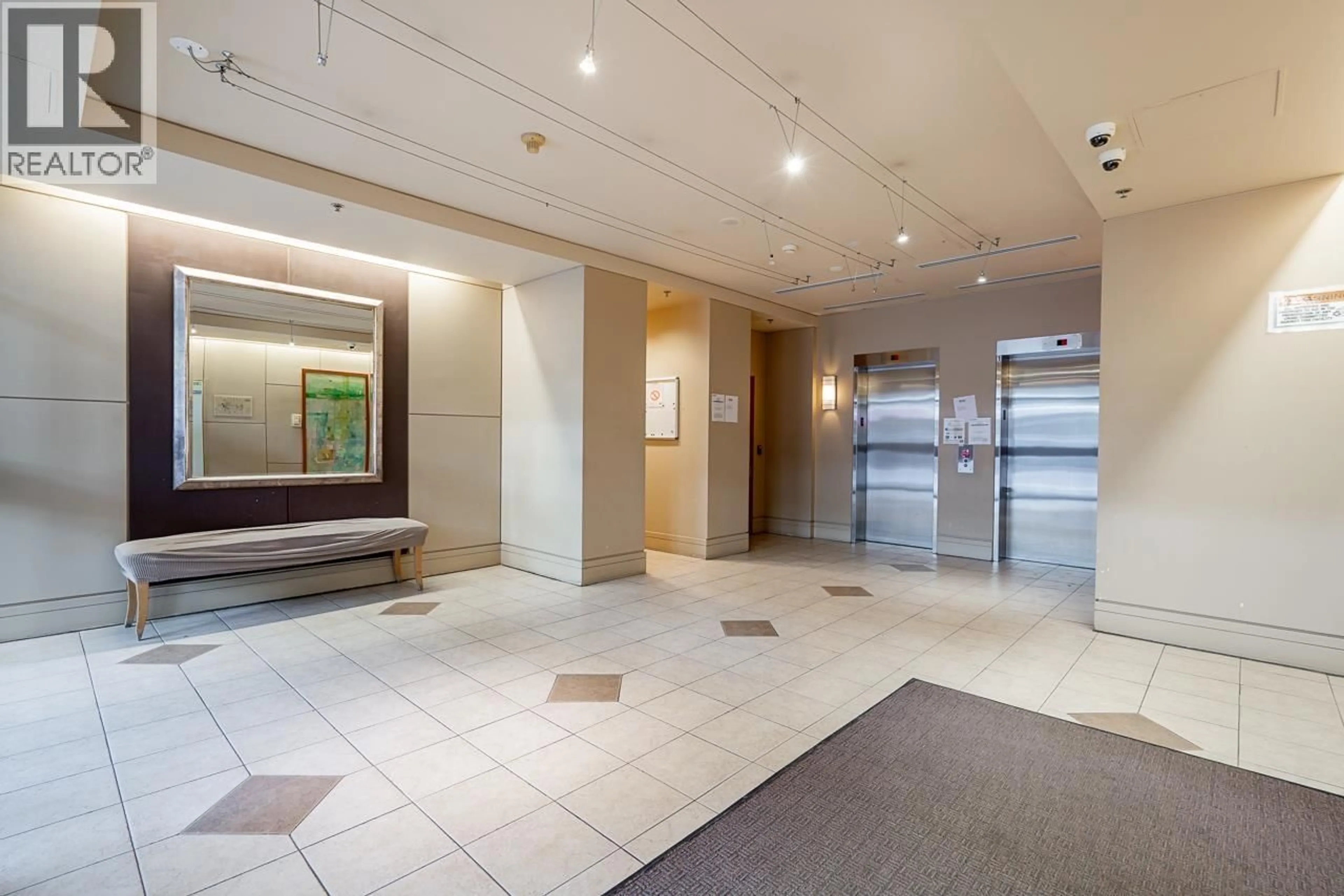 Indoor foyer for 906 - 3438 VANNESS AVENUE, Vancouver British Columbia V5R6E7