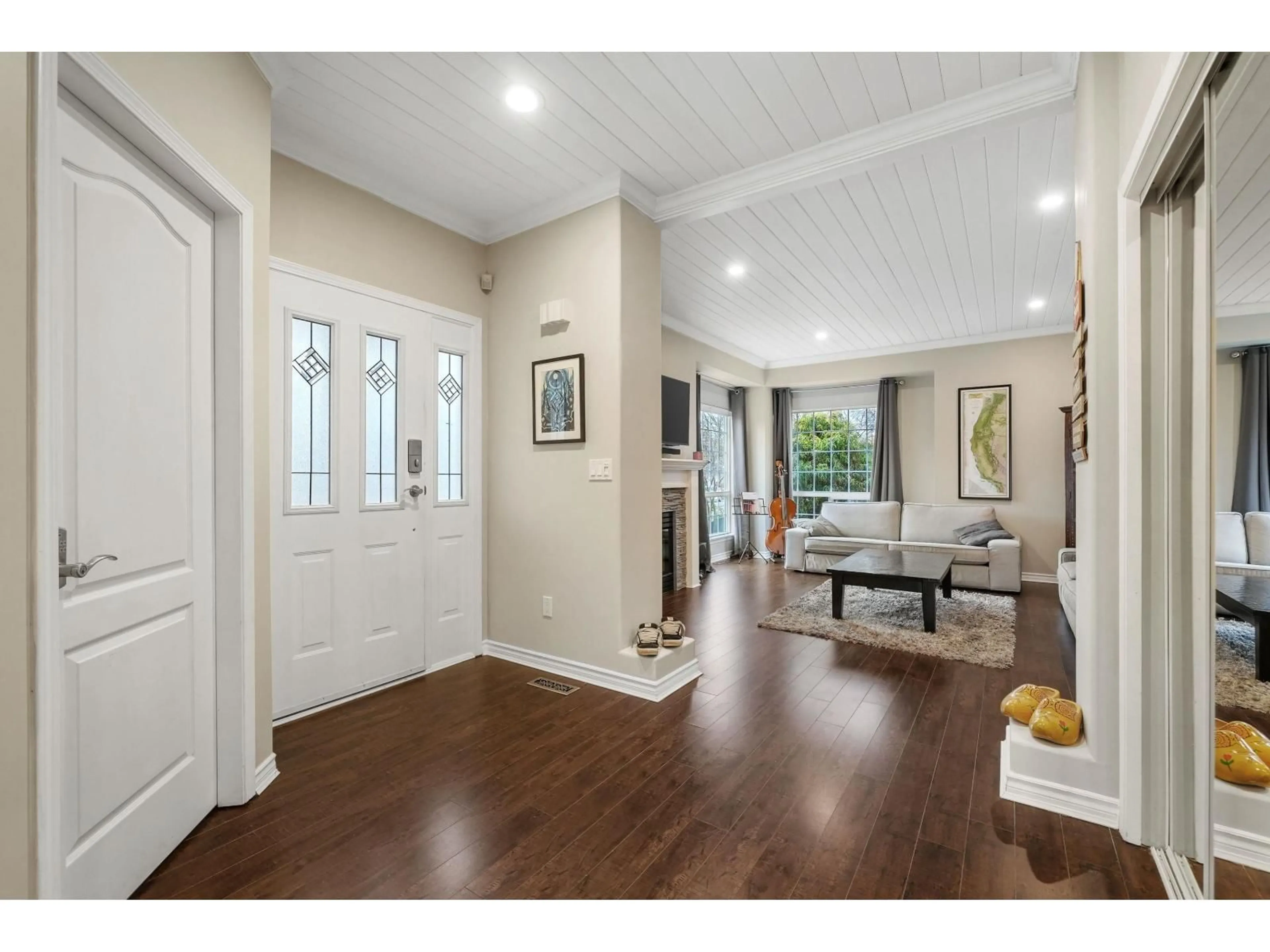 Indoor entryway for 18810 65 AVENUE, Surrey British Columbia V3S8V1