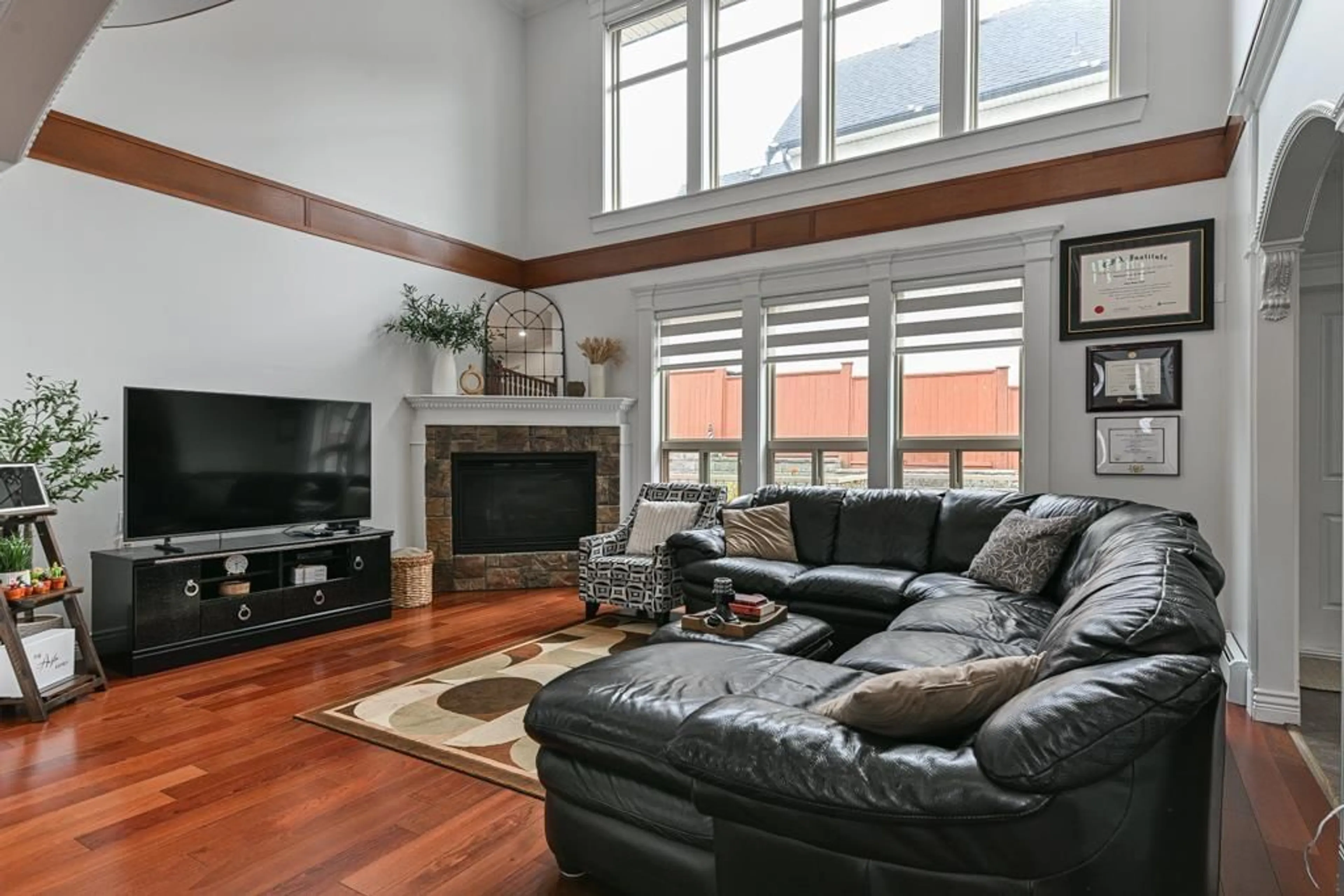 Living room with furniture, unknown for 31496 COUGAR COURT, Abbotsford British Columbia V2T6M7