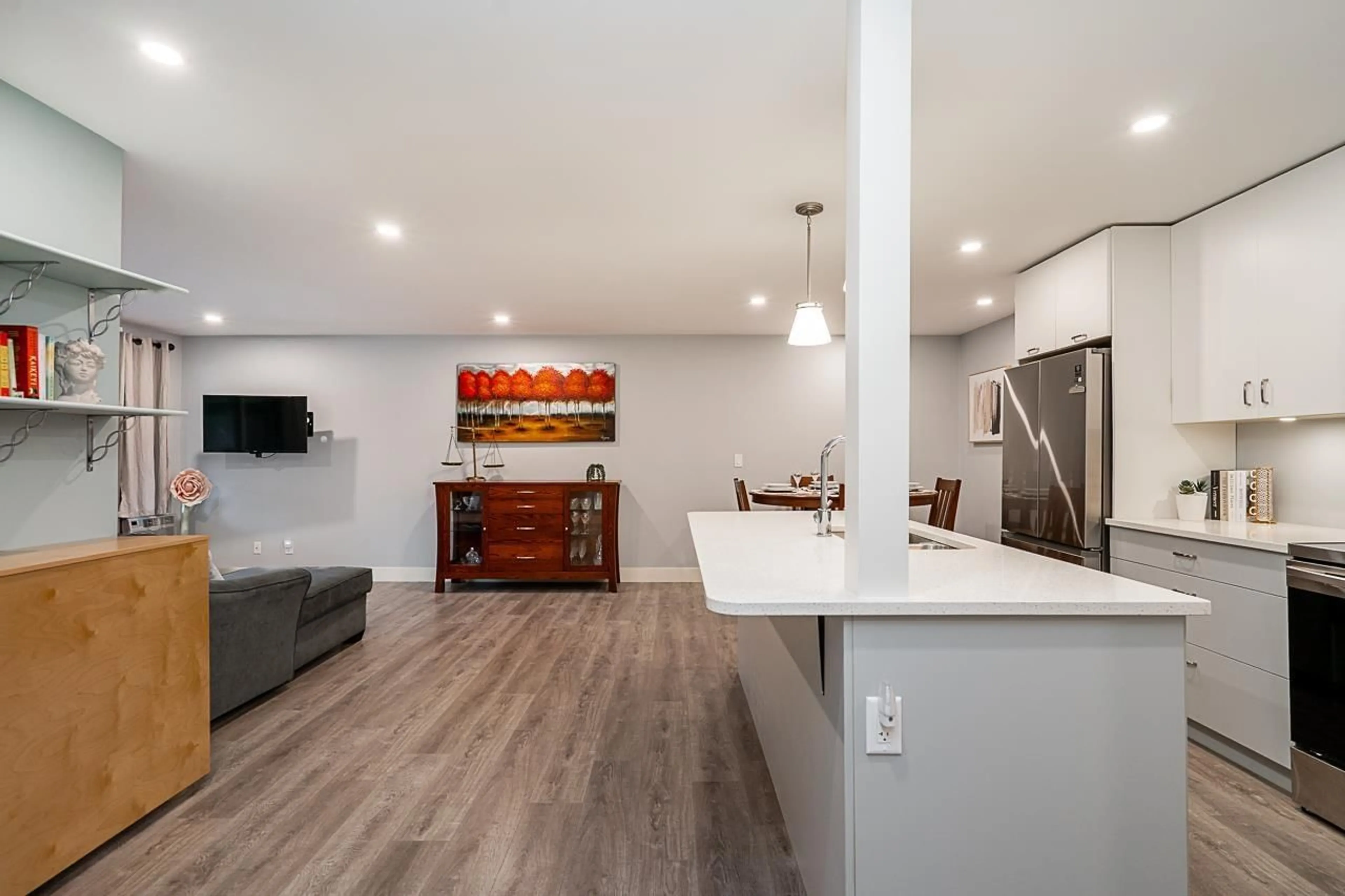 Open concept kitchen, unknown for 1422 - 34909 OLD YALE ROAD, Abbotsford British Columbia V3G2E7