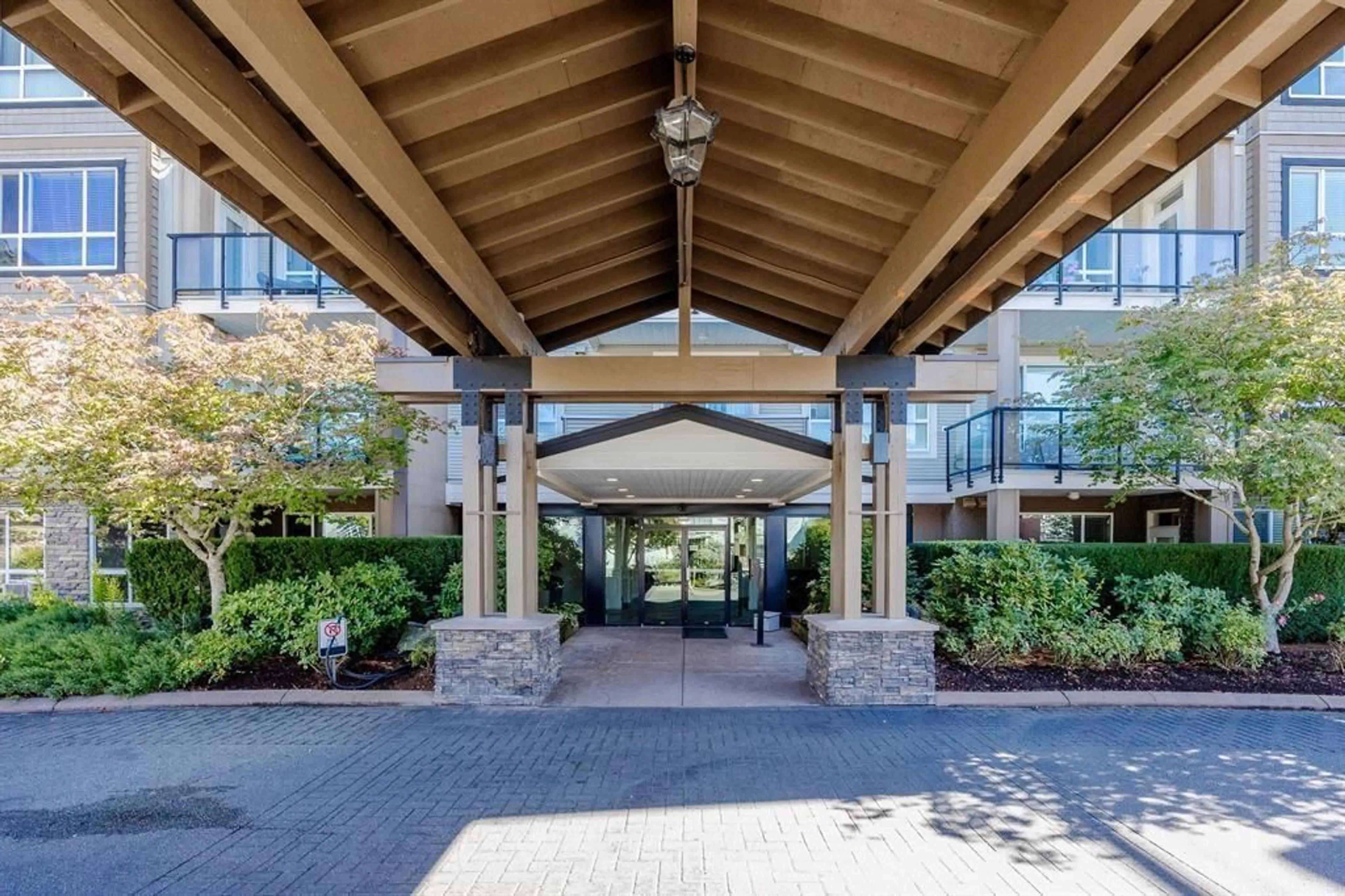 Indoor foyer for 412 - 32729 GARIBALDI DRIVE, Abbotsford British Columbia V2T0A6