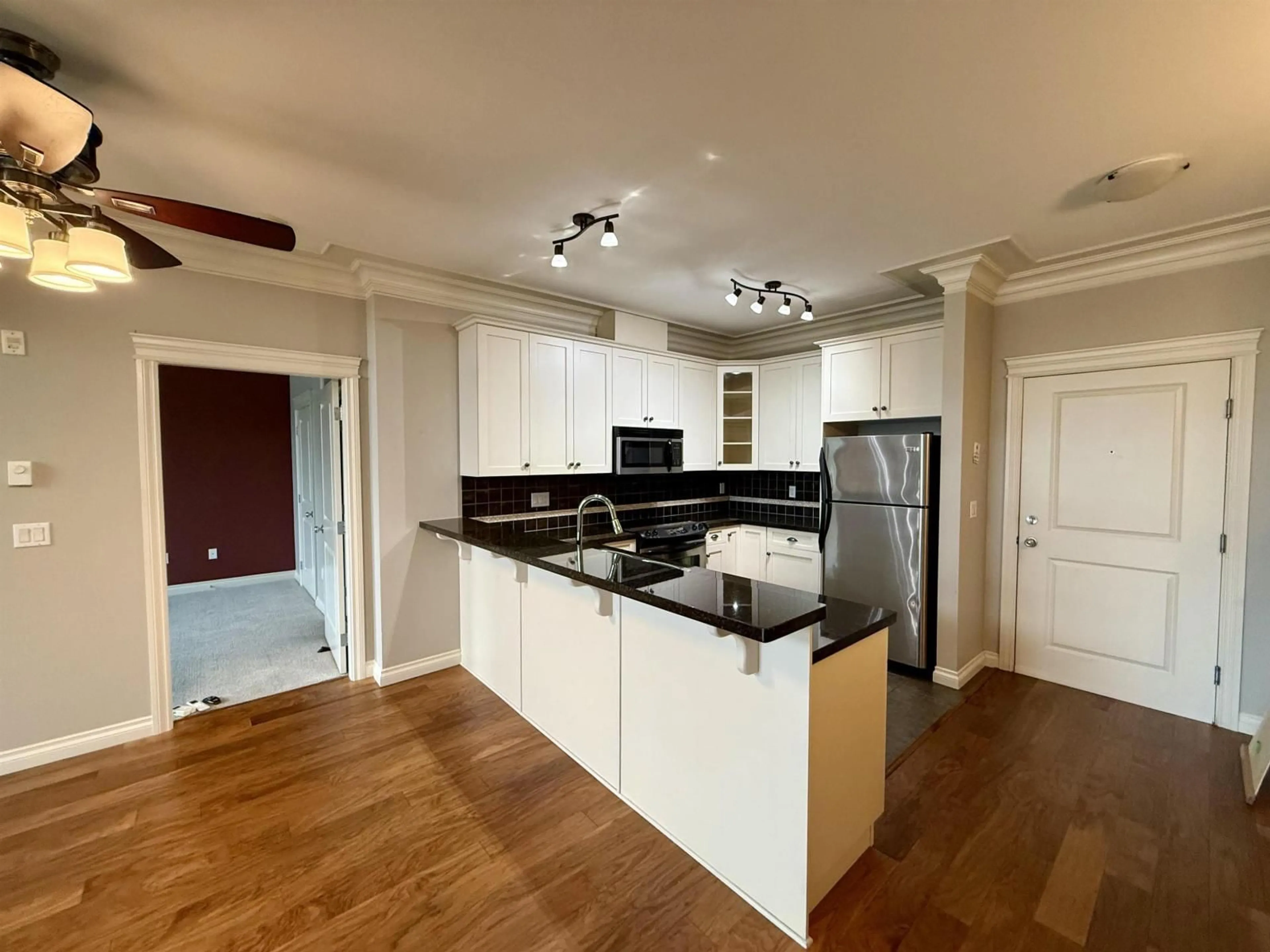 Open concept kitchen, unknown for 412 - 32729 GARIBALDI DRIVE, Abbotsford British Columbia V2T0A6