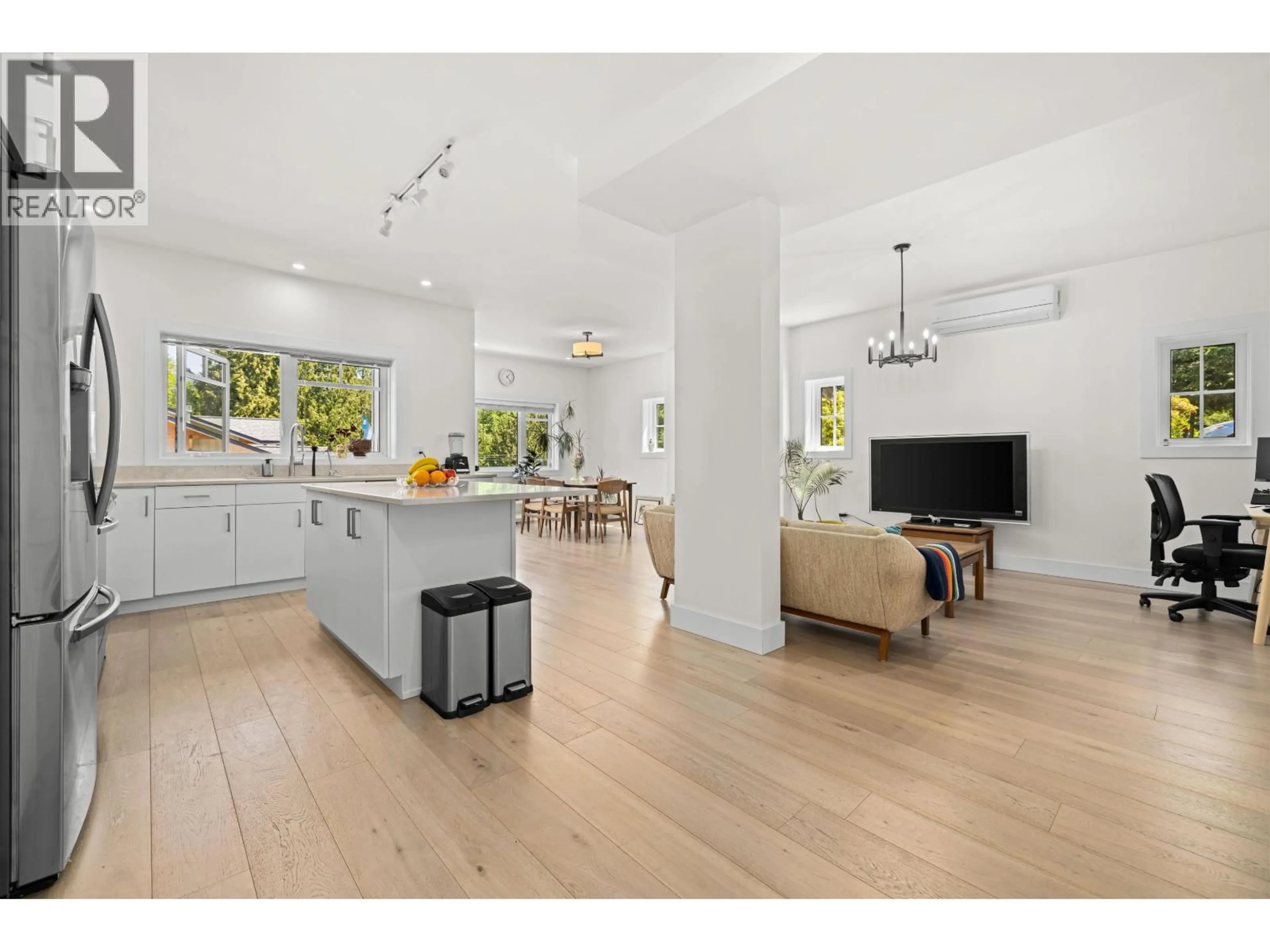 Open concept kitchen, unknown for 1096 FOXGLOVE LANE, Bowen Island British Columbia V0N1G1