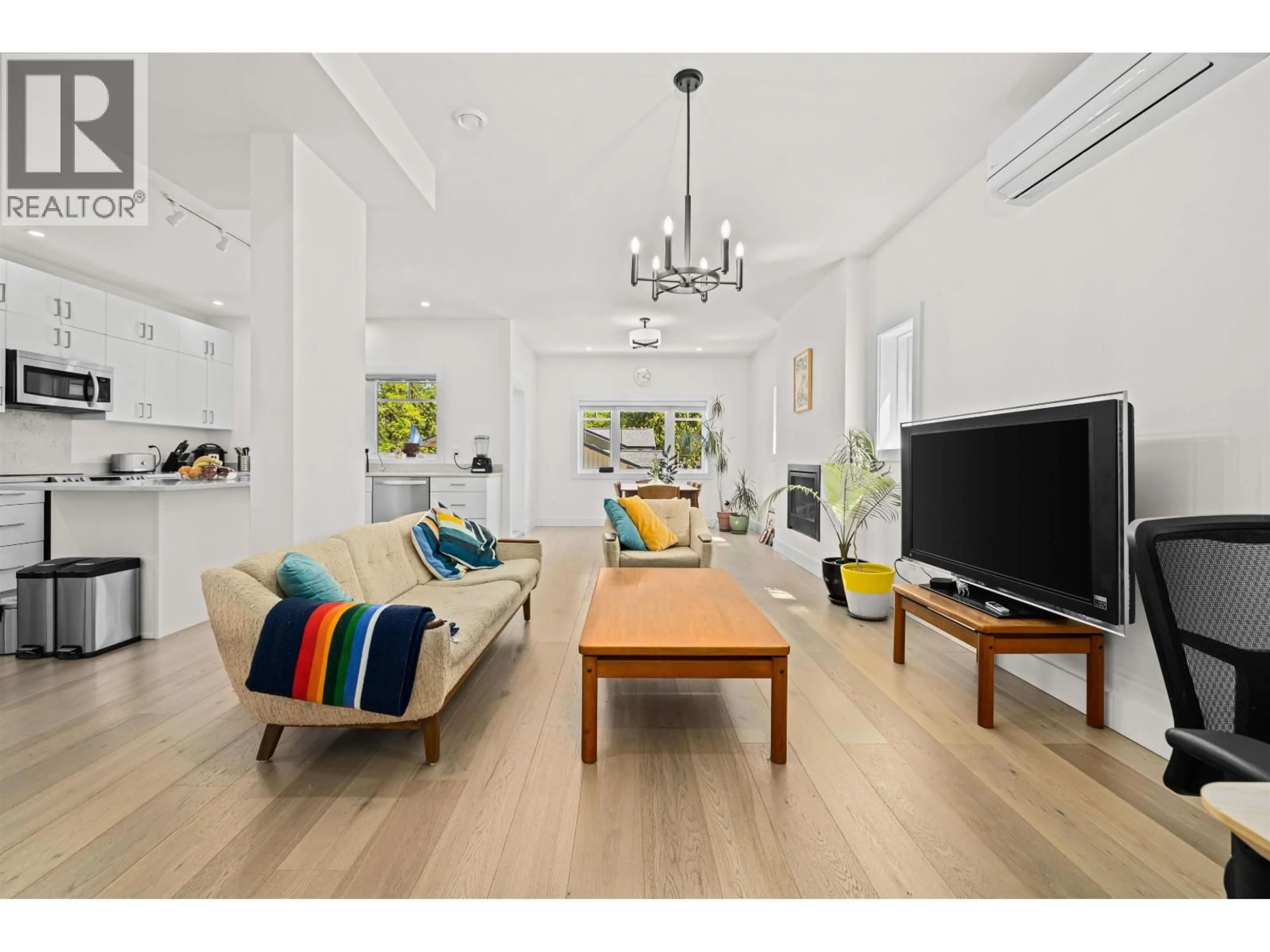 Living room with furniture, wood/laminate floor for 1096 FOXGLOVE LANE, Bowen Island British Columbia V0N1G1