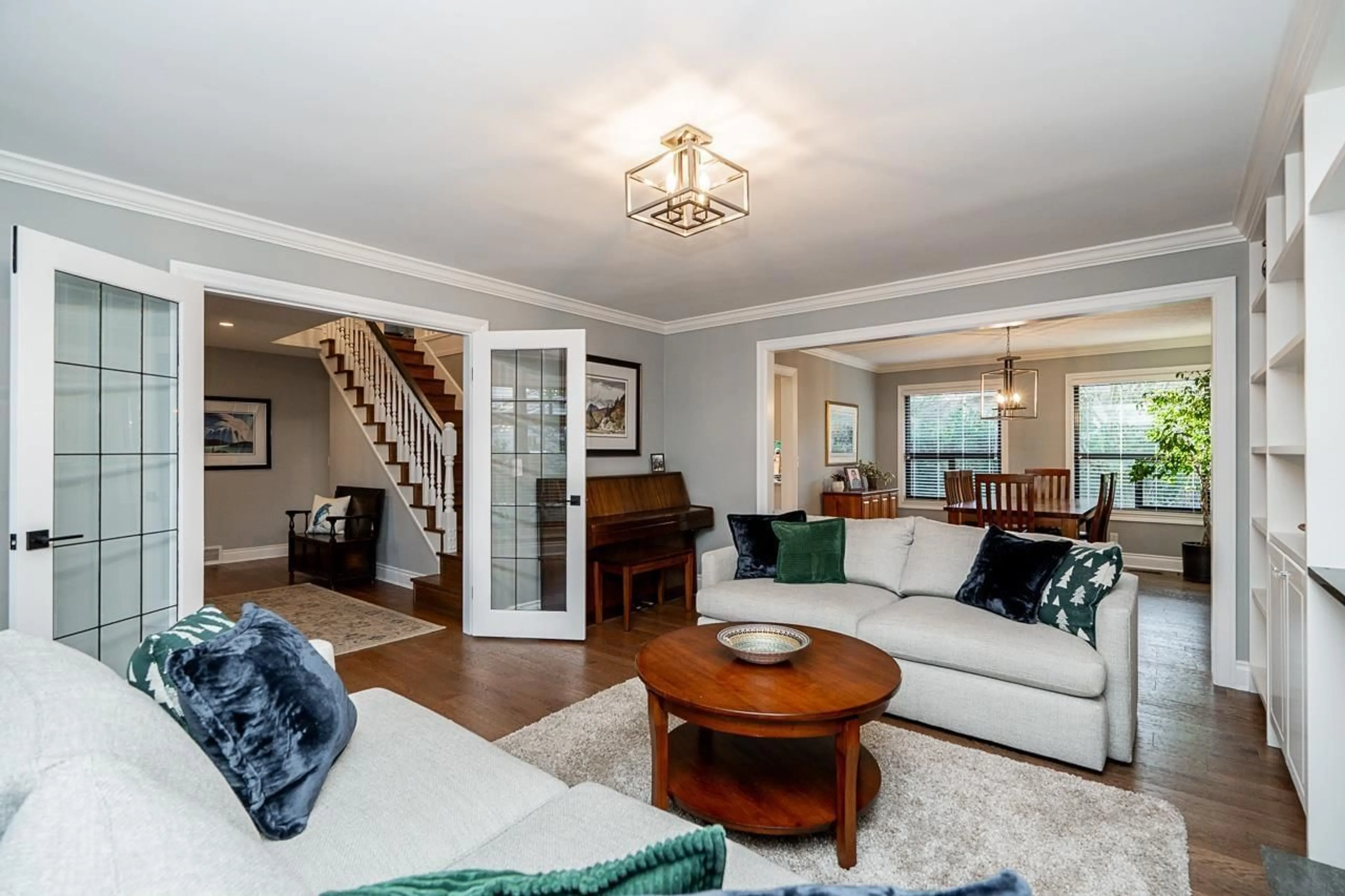 Living room with furniture, wood/laminate floor for 13416 17 AVENUE, Surrey British Columbia V4A6M8