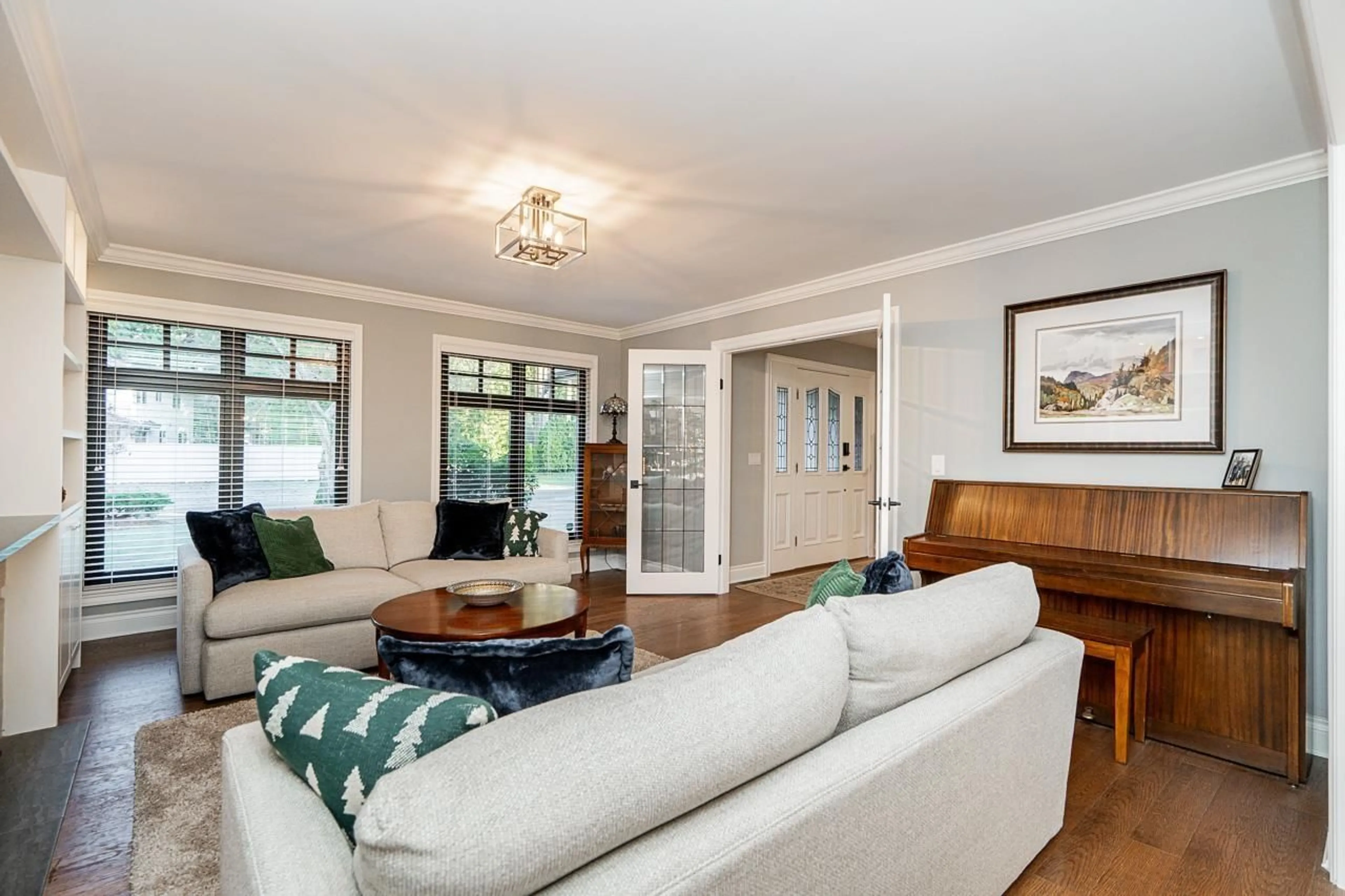 Living room with furniture, unknown for 13416 17 AVENUE, Surrey British Columbia V4A6M8