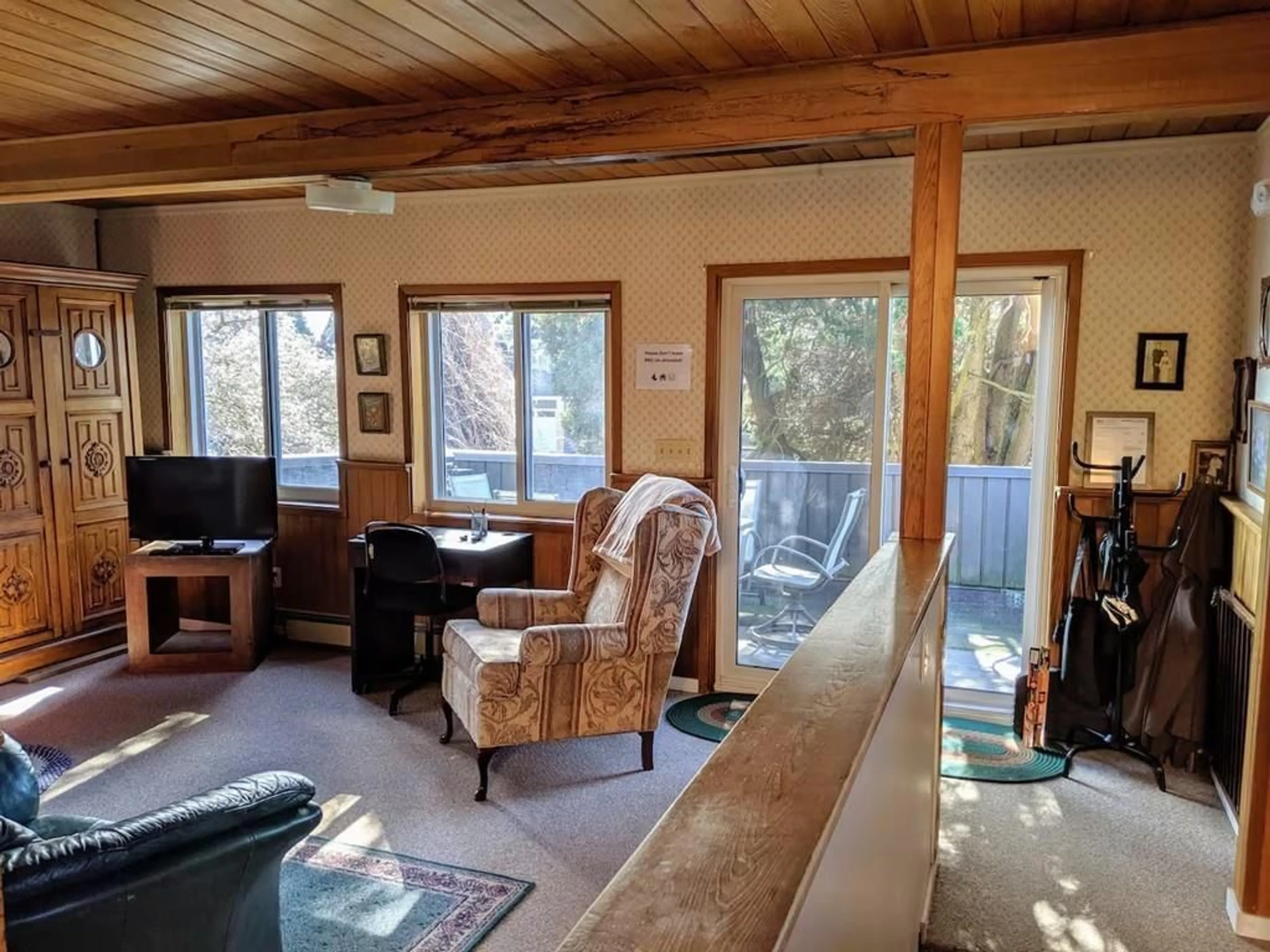 Living room with furniture, unknown for 14737 GORDON AVENUE, White Rock British Columbia V4B2A6